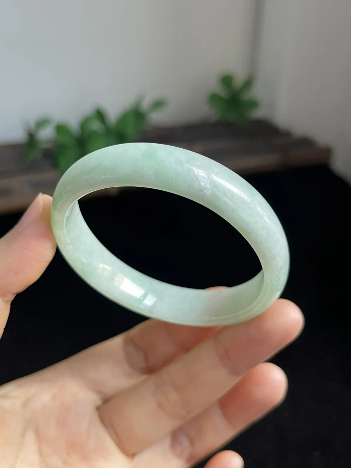 贵妃镯53.6圈口，翡翠手镯