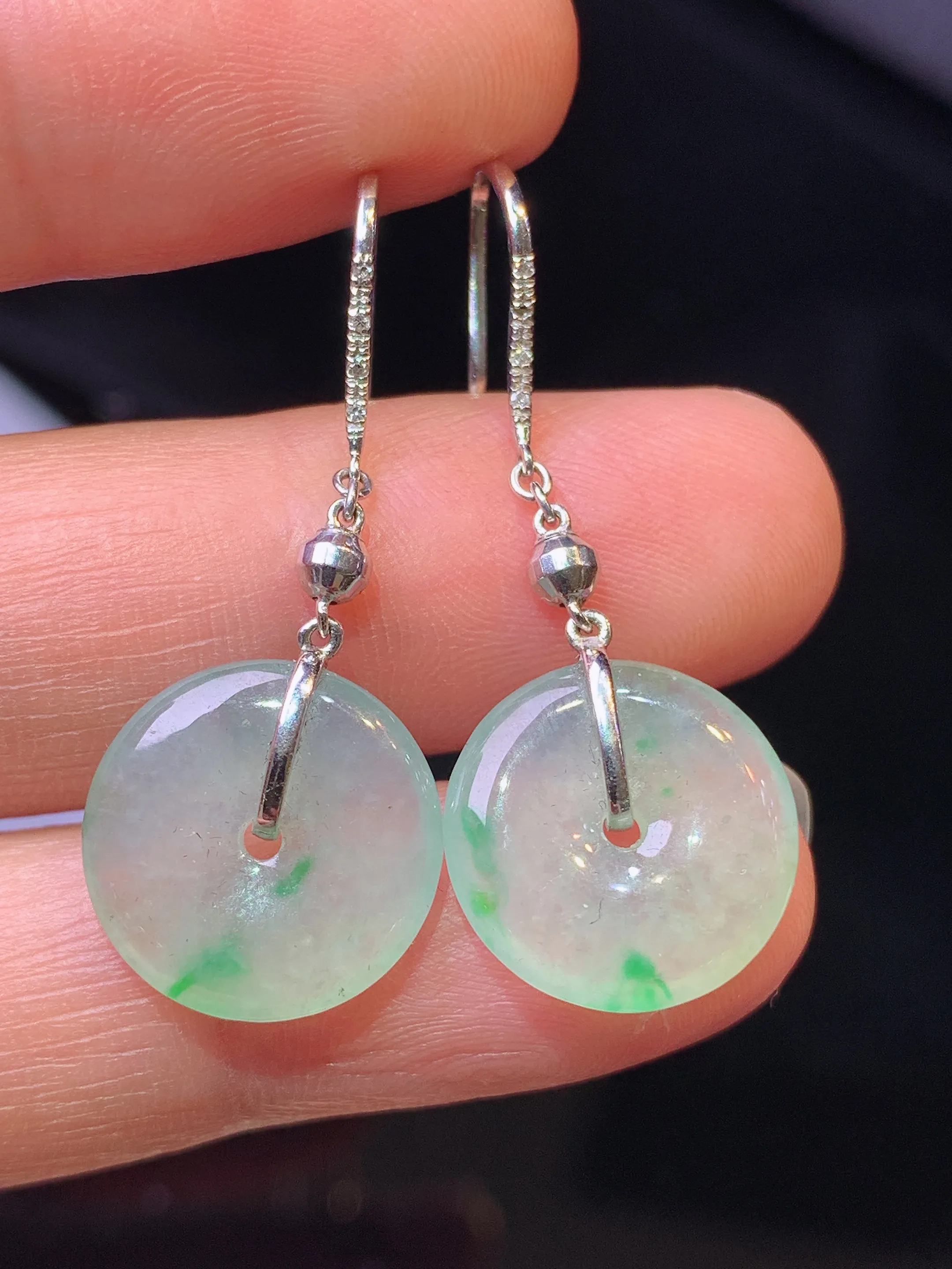 18k金镶嵌冰种平安扣耳坠 玉质细腻 色泽艳丽清新 整体尺寸33.8*13.6*3