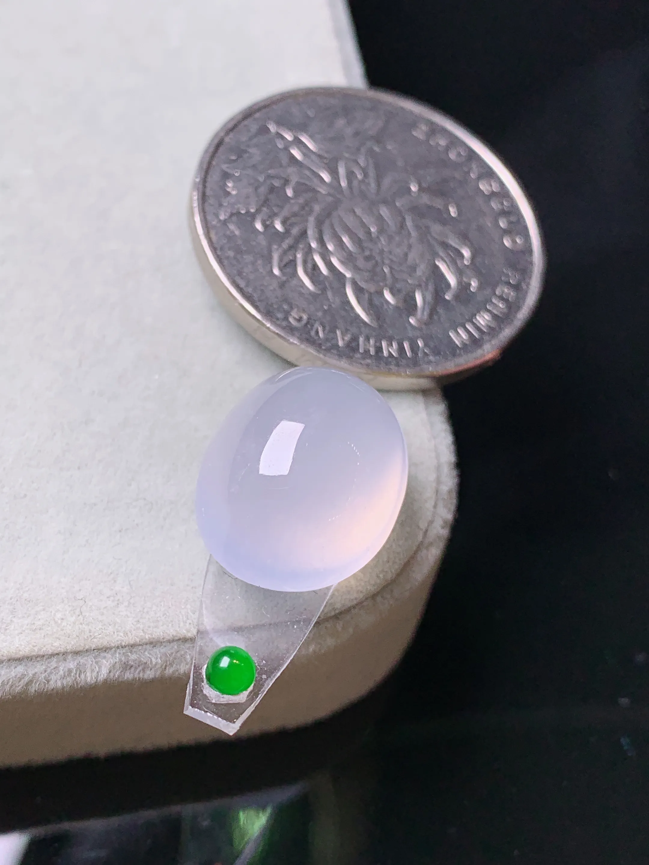 镶嵌款 冰种蛋面吊坠 玉质细腻 色泽艳丽清新 整体尺寸15.3*12*8.6