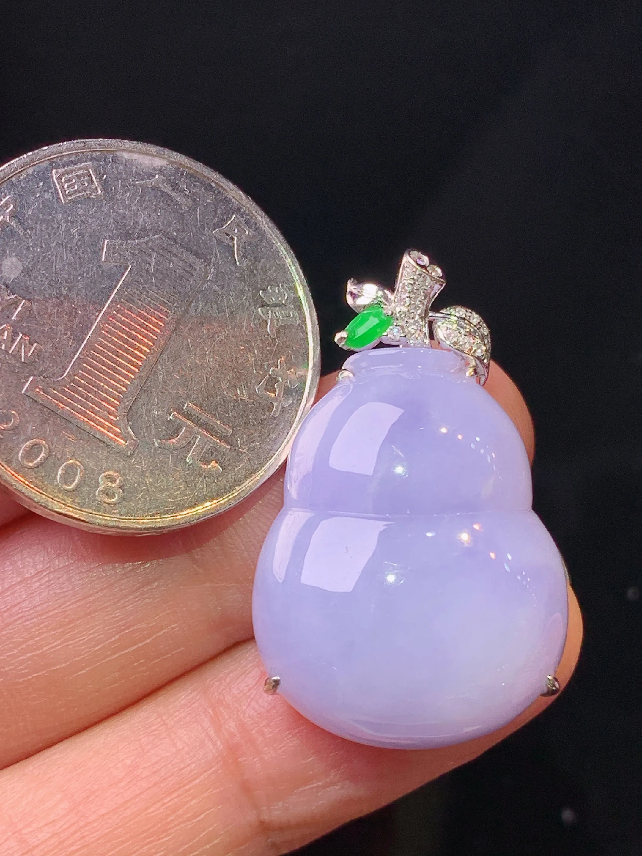 18k金钻镶嵌紫罗兰葫芦吊坠 玉质细腻 色泽艳丽清新 整体尺寸30*19*9