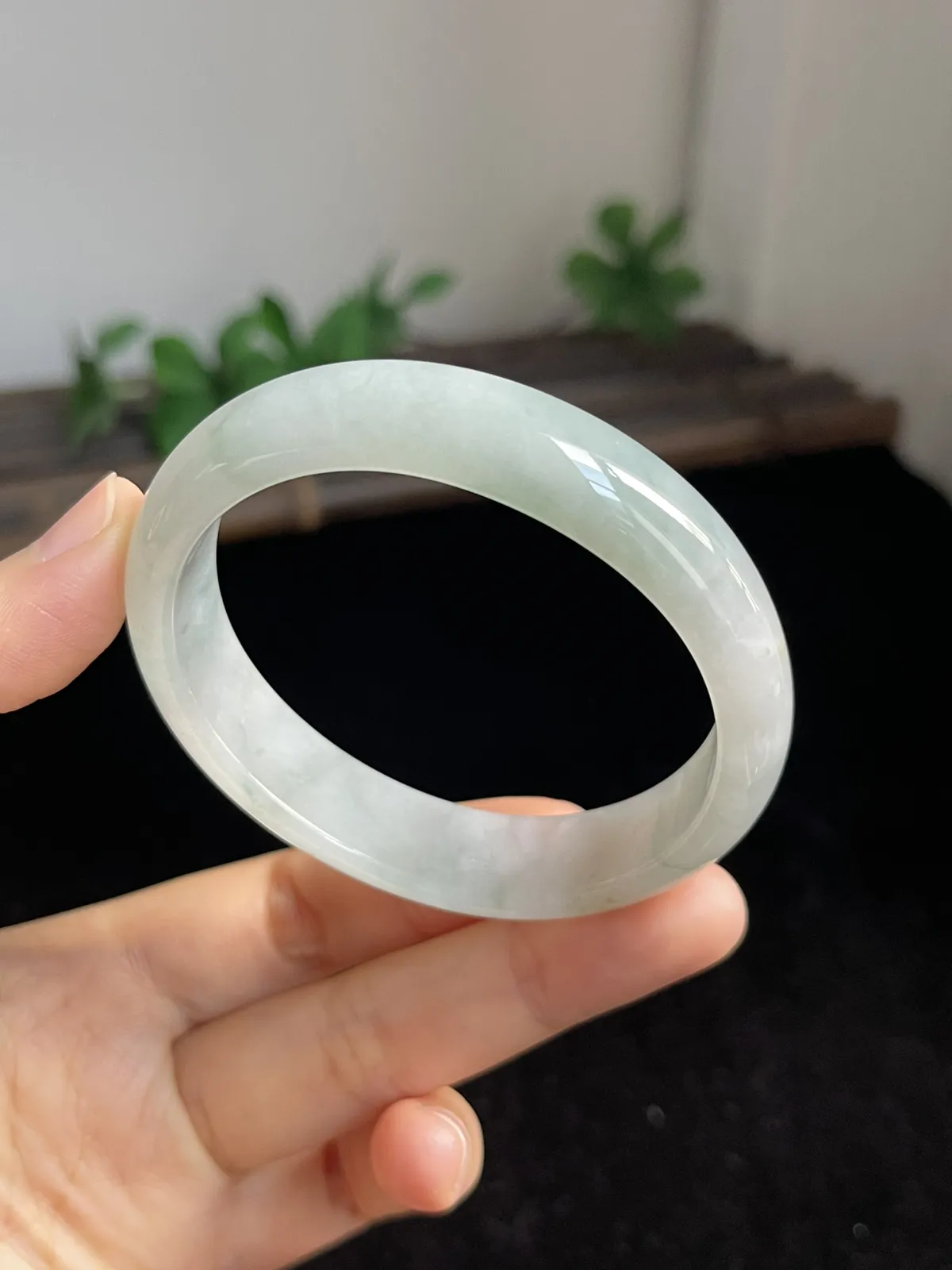 贵妃镯54.2圈口，翡翠手镯