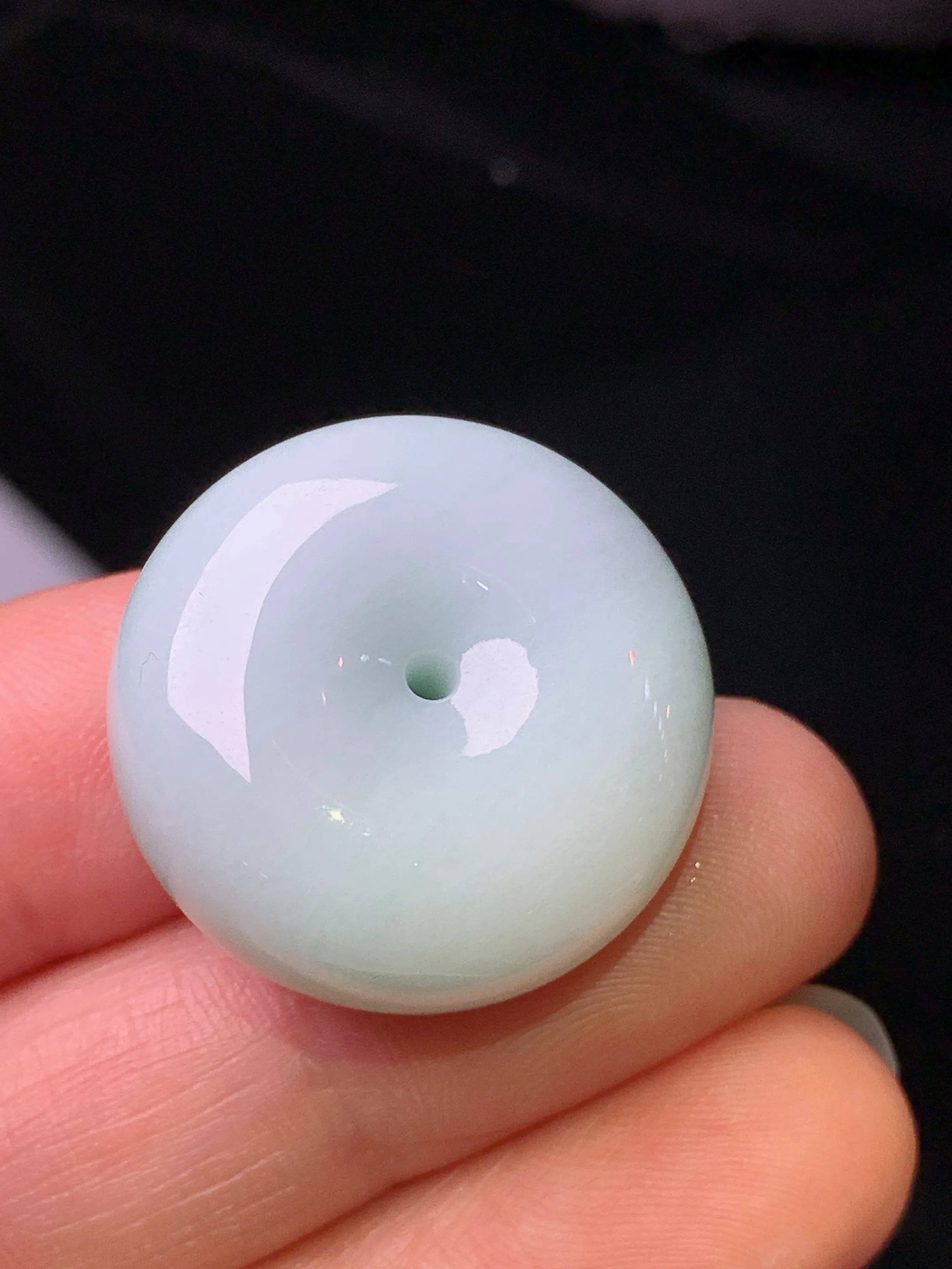 翠绿平安扣吊坠 玉质细腻 色泽艳丽清新 整体尺寸23.2*11.5