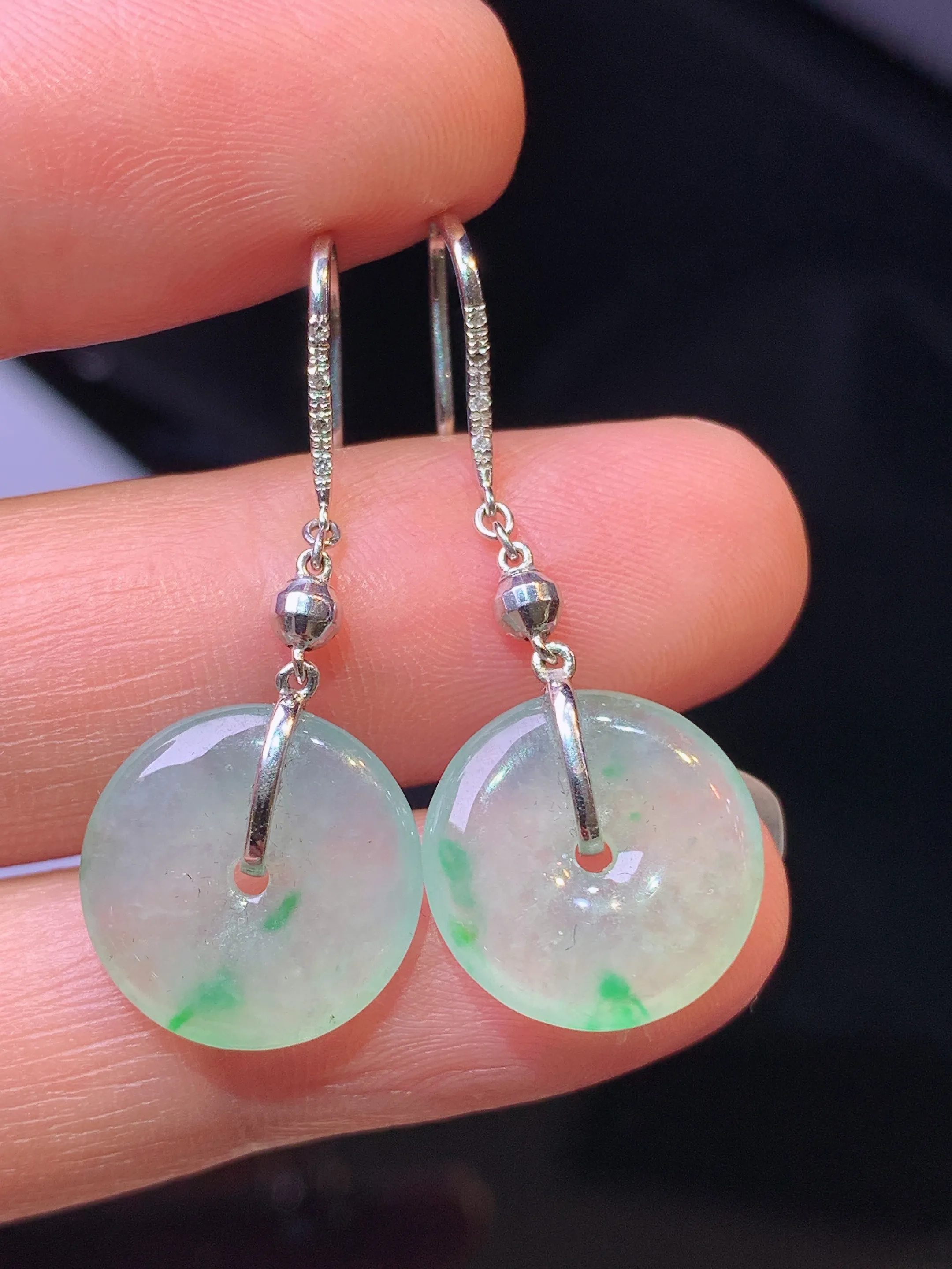 18k金镶嵌冰种平安扣耳坠 玉质细腻 色泽艳丽清新 整体尺寸33.8*13.6*3