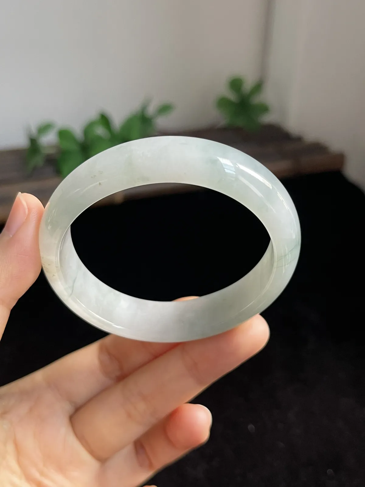 贵妃镯54.2圈口，翡翠手镯