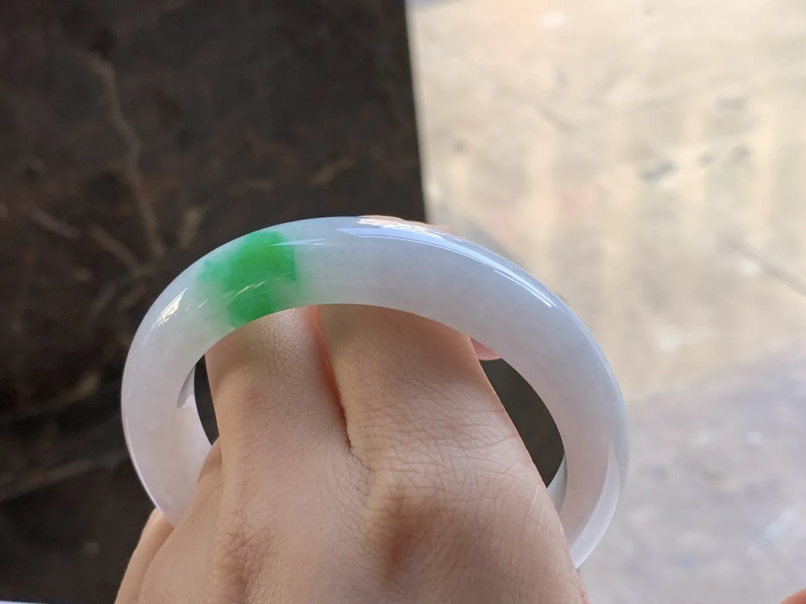 带色手镯
颜色漂亮 56.7/12.9/8.9mm