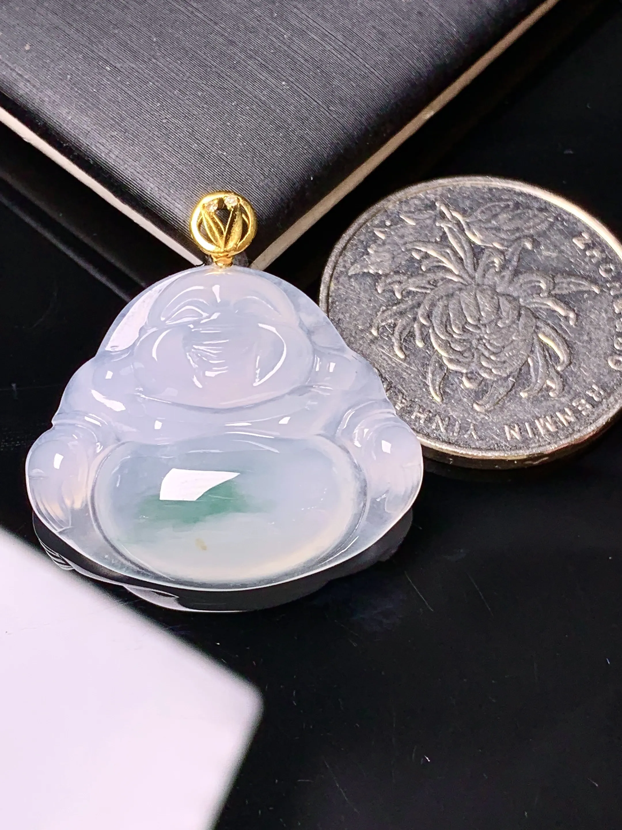 18k金镶嵌冰种飘绿佛公吊坠 玉质细腻 色泽艳丽清新 整体尺寸27.8*27.2*6.5