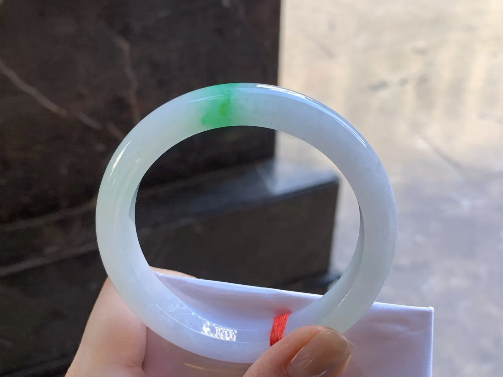 阳绿手镯
水润清爽 56/11.4/8.8mm