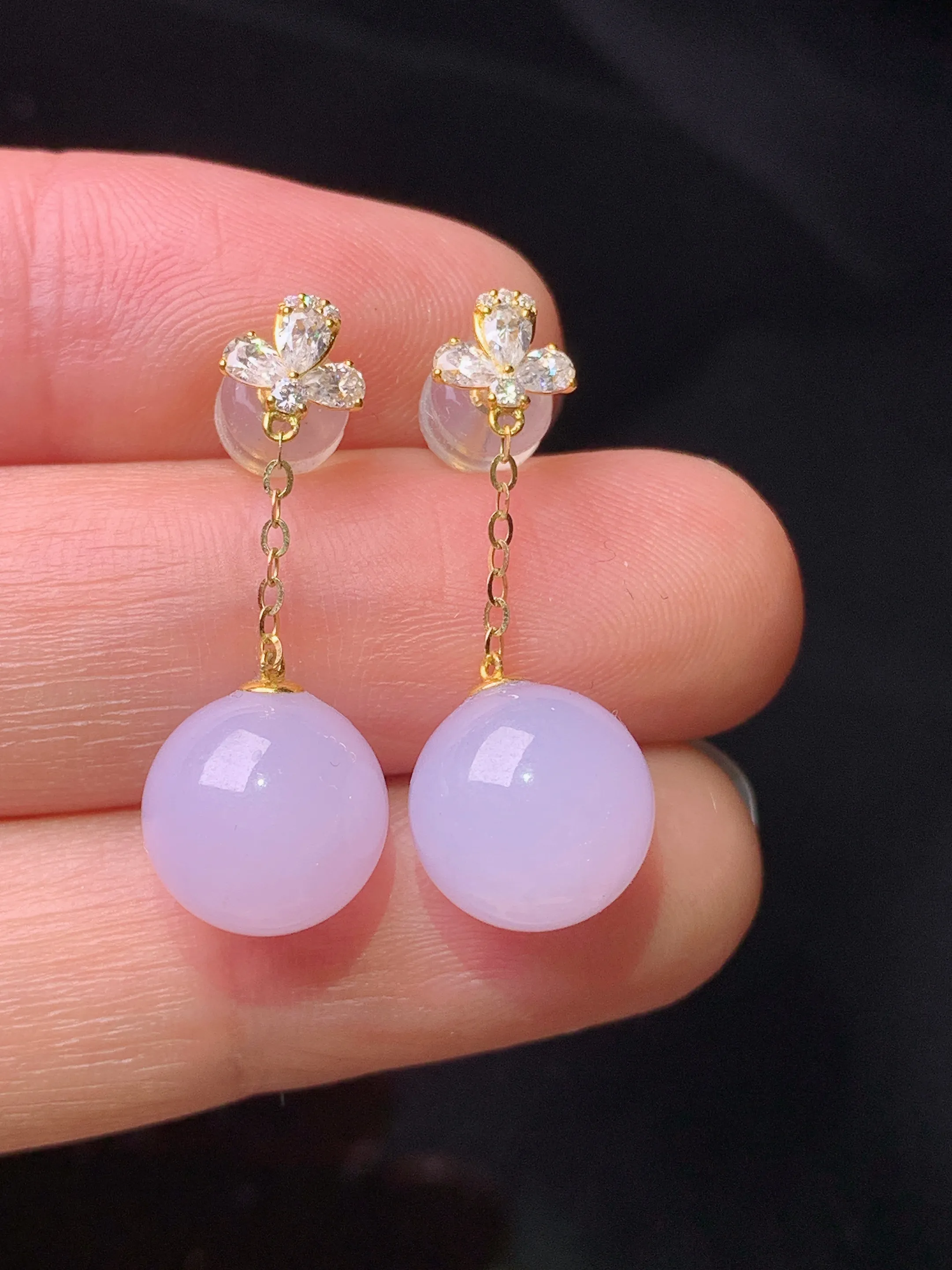 18k金莫桑钻镶嵌吊坠 玉质细腻 色泽艳丽清新 整体尺寸25.8*10