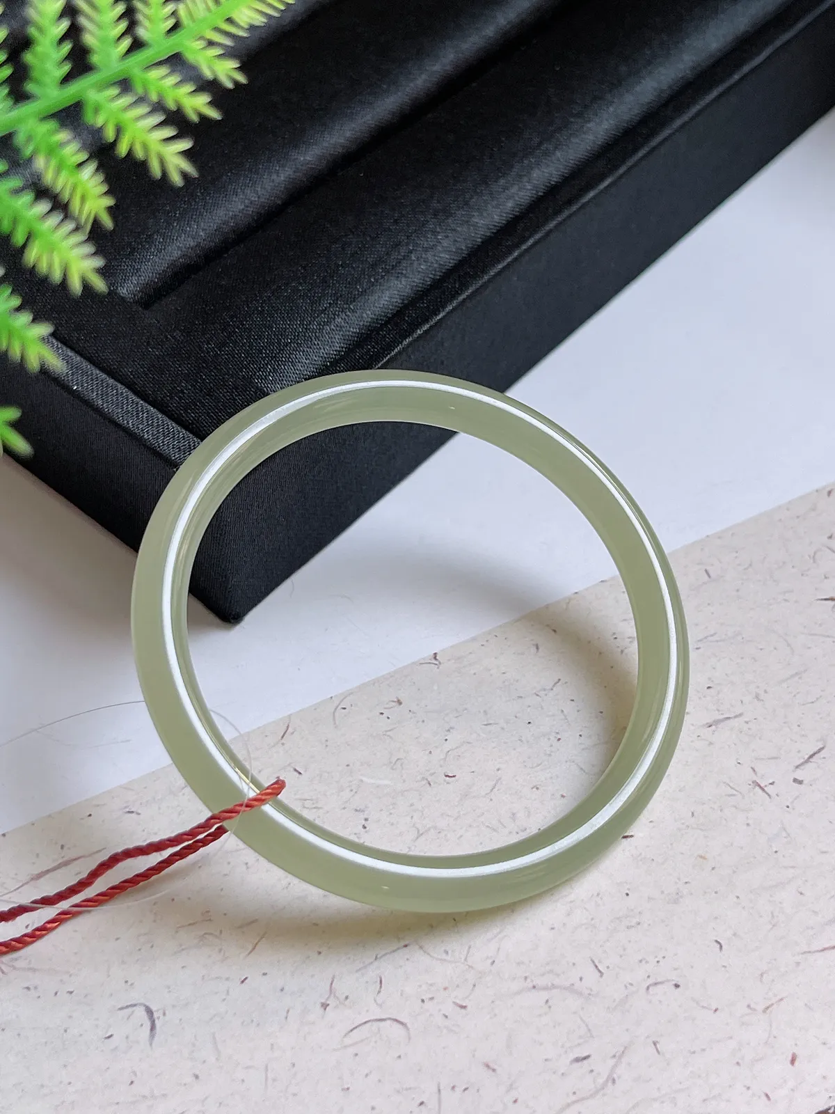 和田玉晴水美人镯