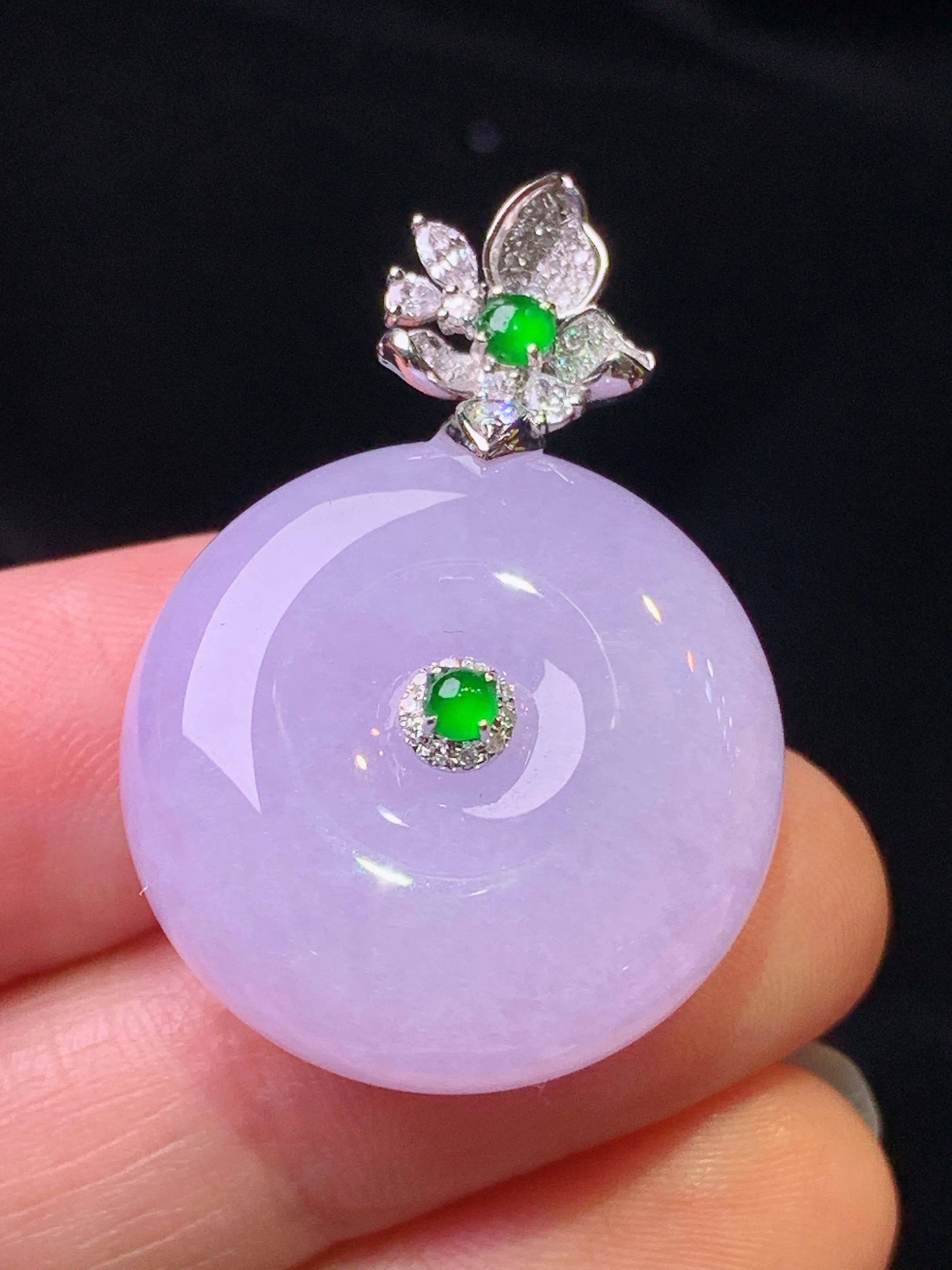 18k金钻镶嵌紫罗兰平安扣吊坠 玉质细腻 色泽艳丽清新 整体尺寸33.2*23*11.3