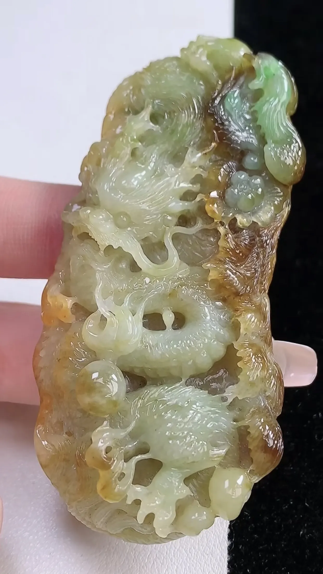 缅甸天然翡翠a货 老坑料起胶冰润 双彩黄加绿霸气龙牌吊坠，尺寸78-38-12mm  y 53.98