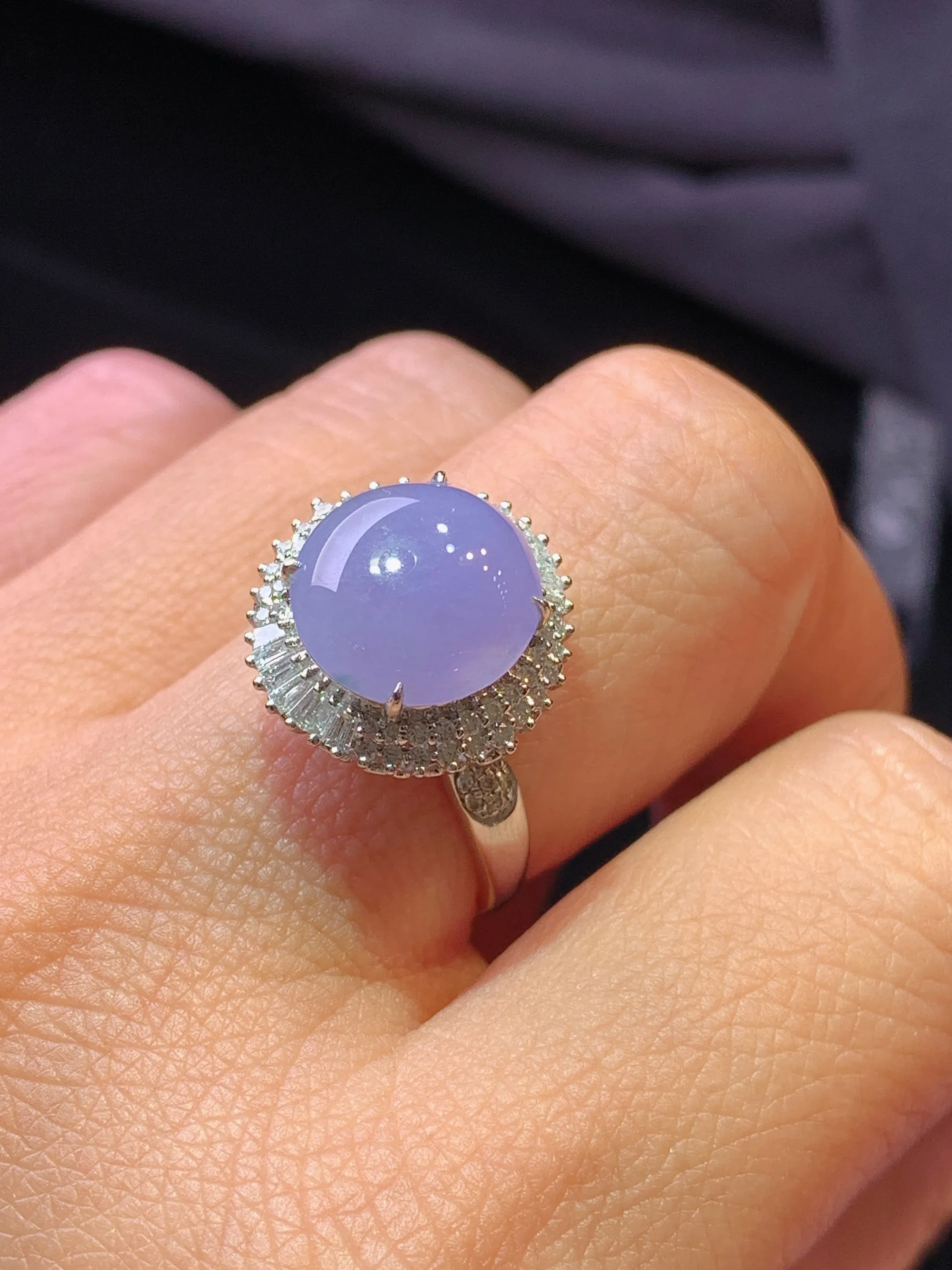 18k金钻镶嵌紫罗兰蛋面戒指 玉质细腻 色泽艳丽清新 圈口14 整体尺寸15.6*15*11