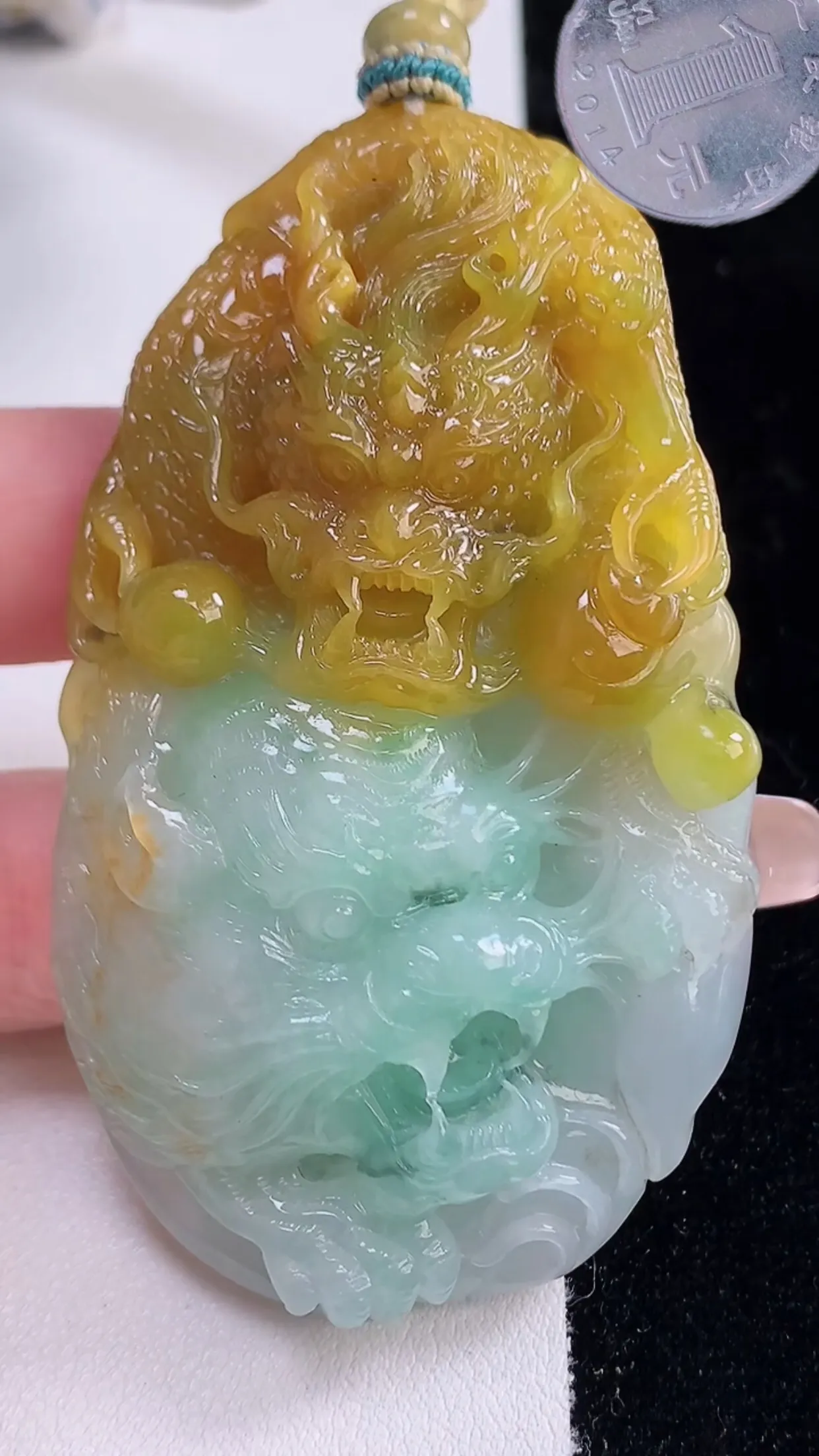 缅甸天然翡翠a货 老坑料起胶冰润 双彩黄加绿龙虎牌吊坠，尺寸71-41.3-12.2mm  y 63.24