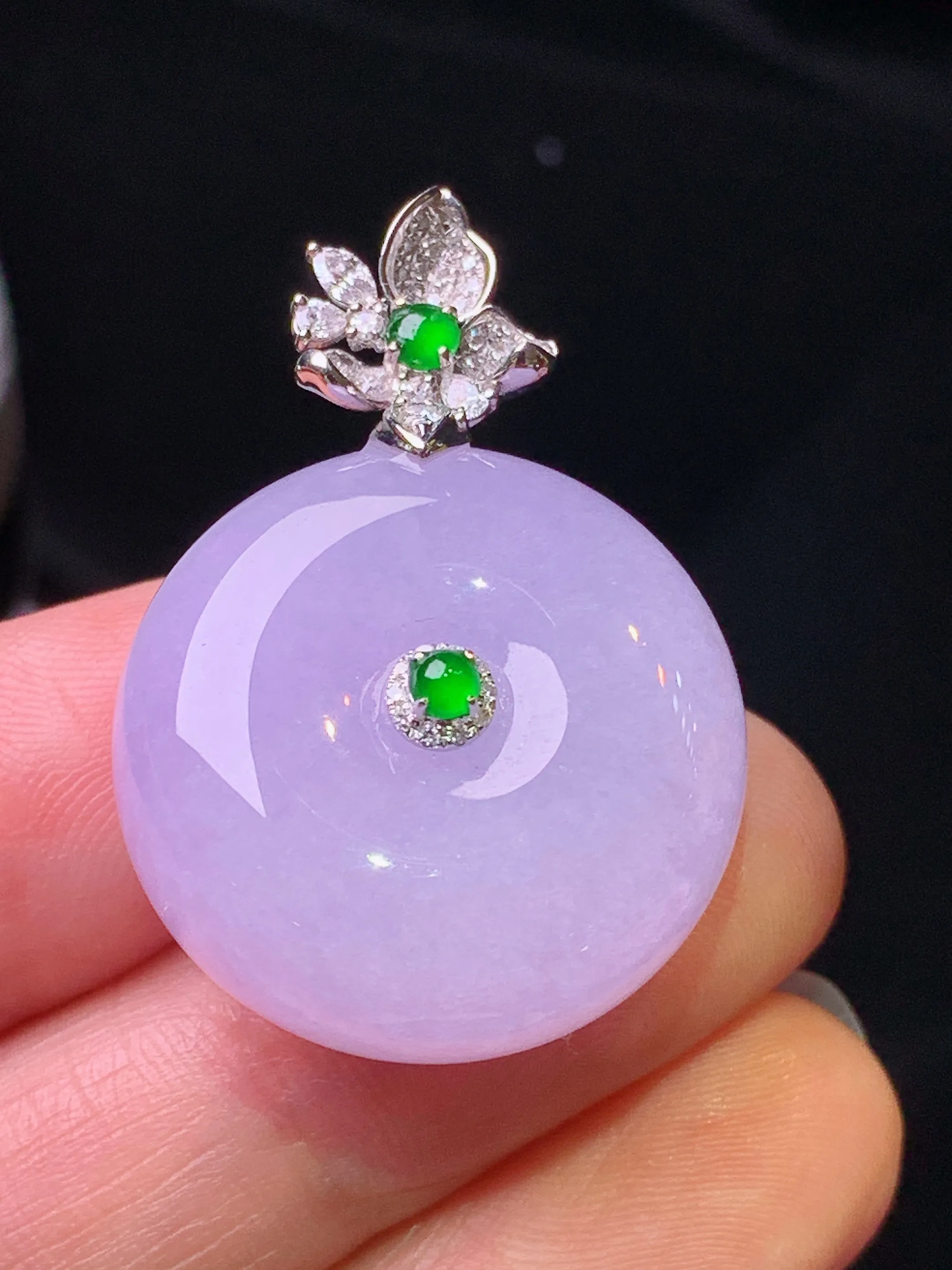 18k金钻镶嵌紫罗兰平安扣吊坠 玉质细腻 色泽艳丽清新 整体尺寸33.2*23*11.3