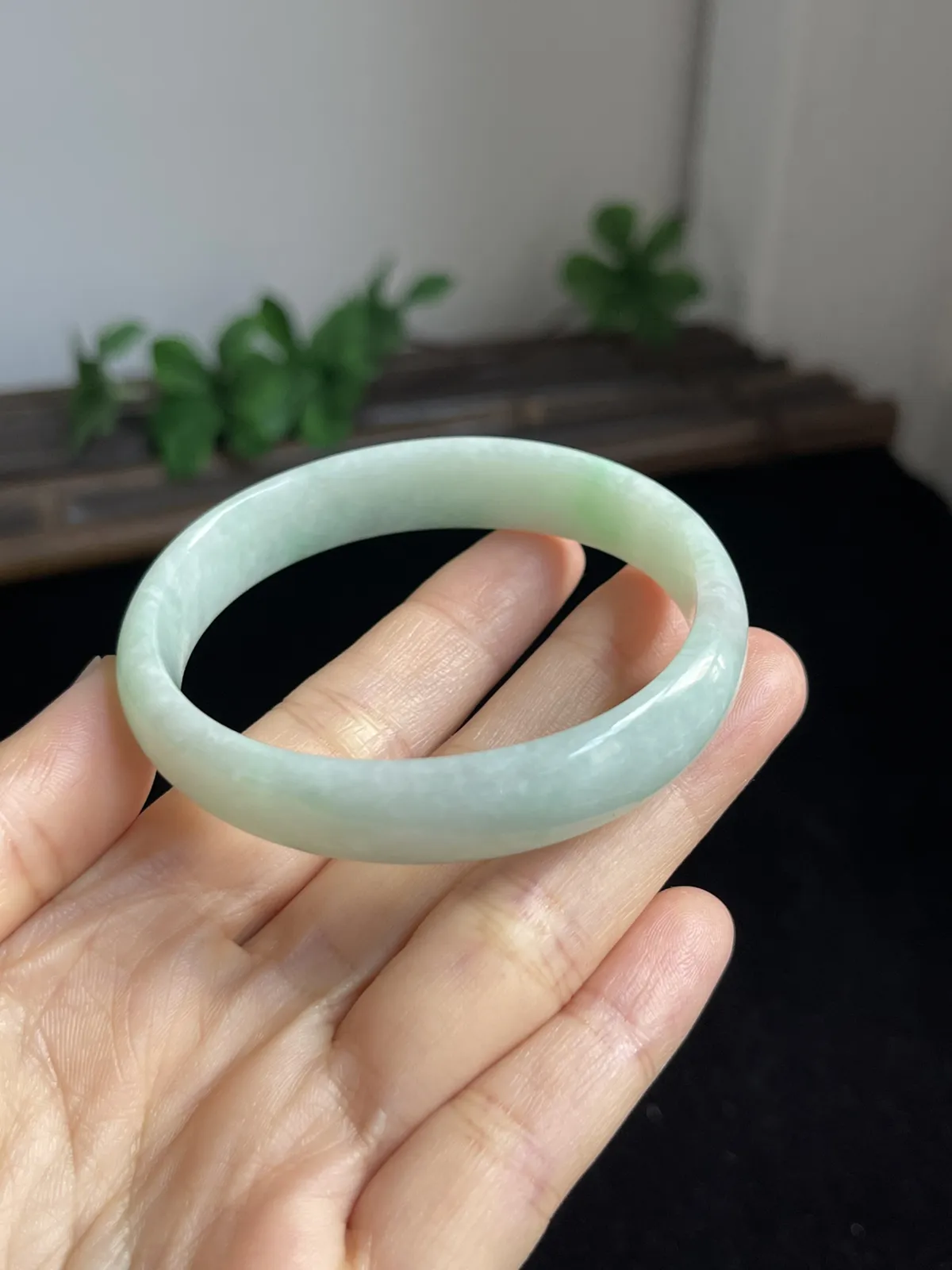 贵妃镯53.6圈口，翡翠手镯