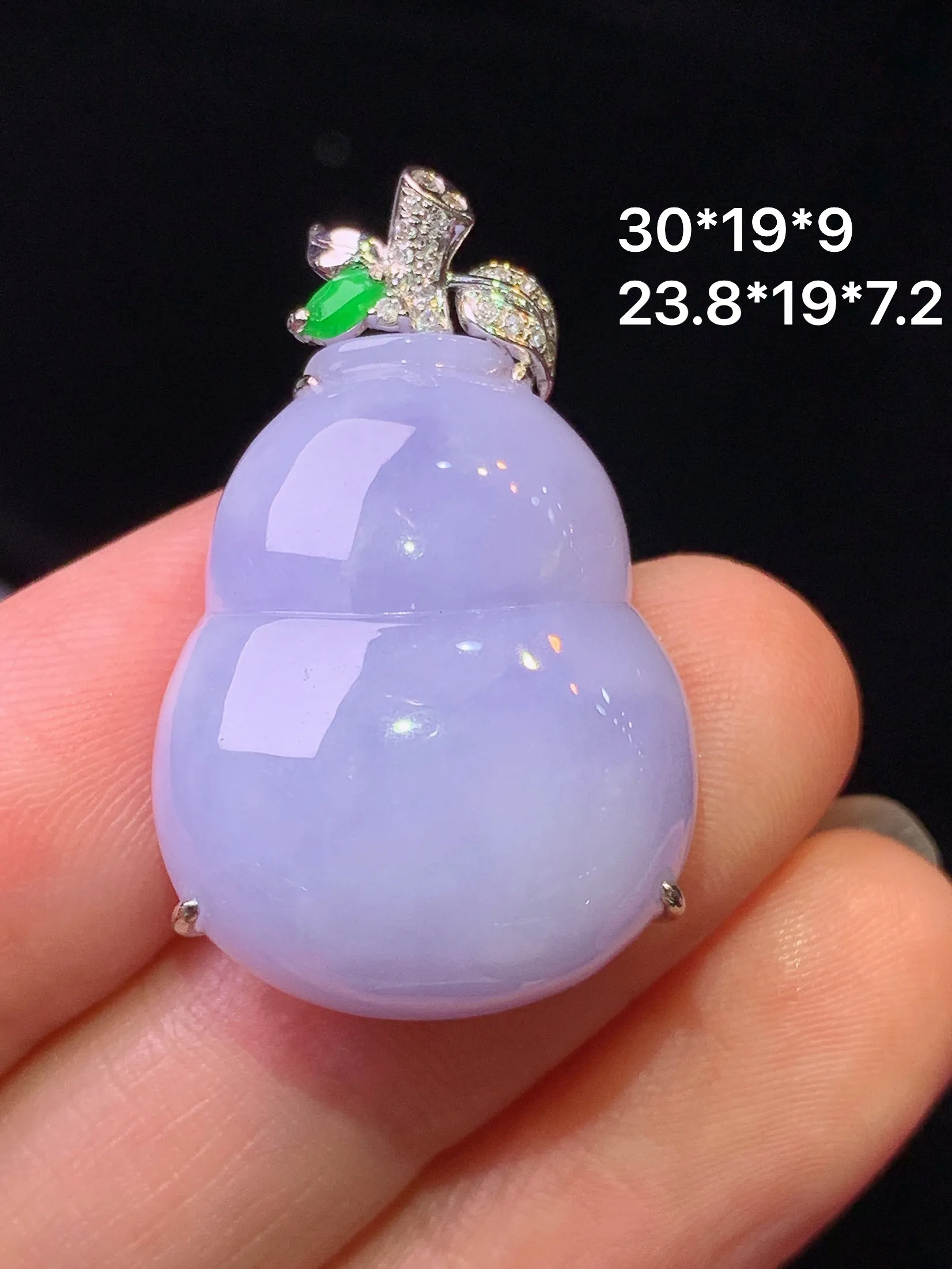 18k金钻镶嵌紫罗兰葫芦吊坠 玉质细腻 色泽艳丽清新 整体尺寸30*19*9