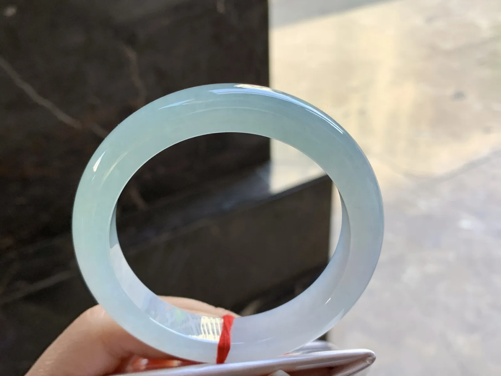 57.5-12.7-9.2

淡蓝手镯^_^水润冰透