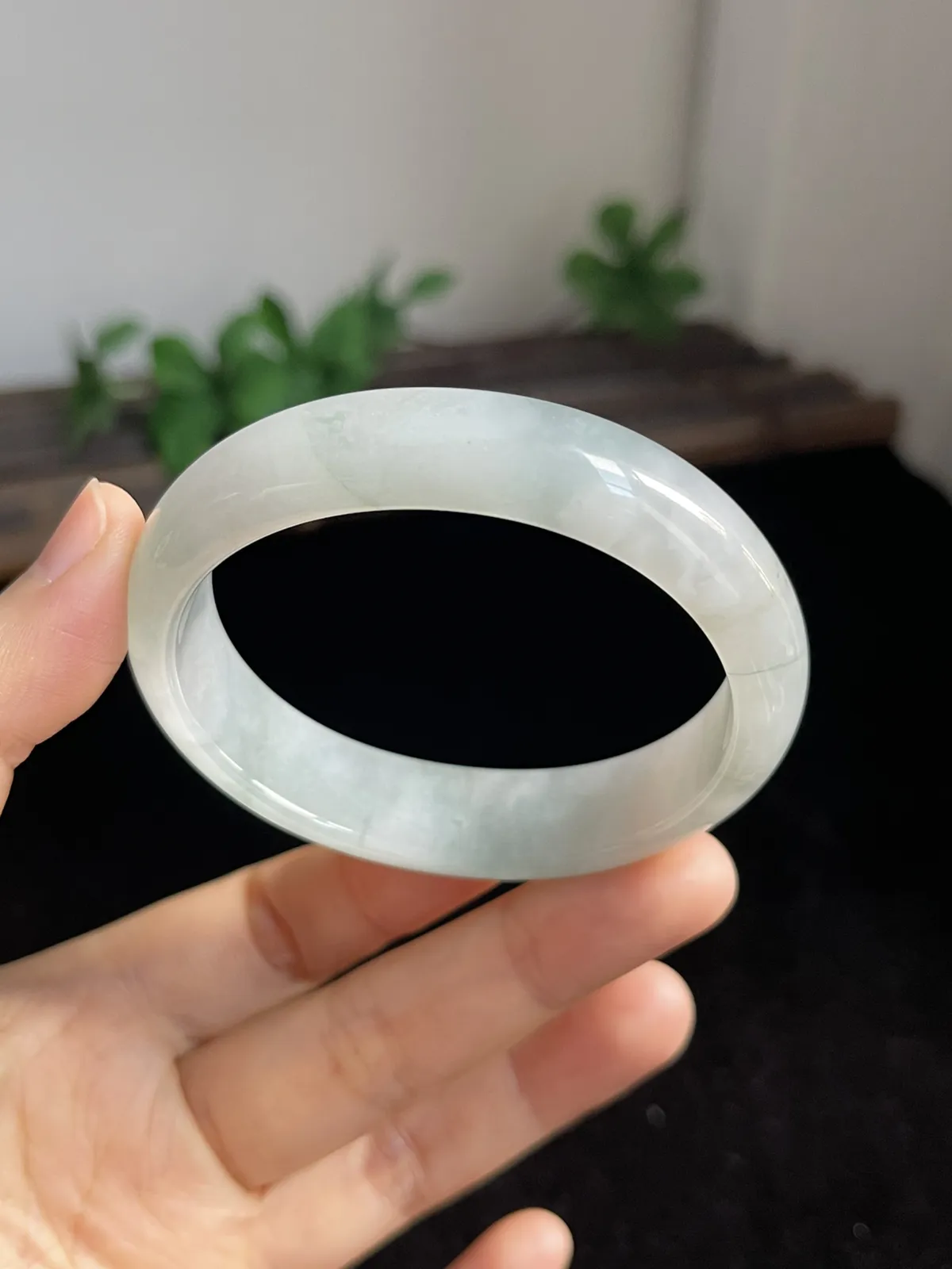 贵妃镯54.2圈口，翡翠手镯