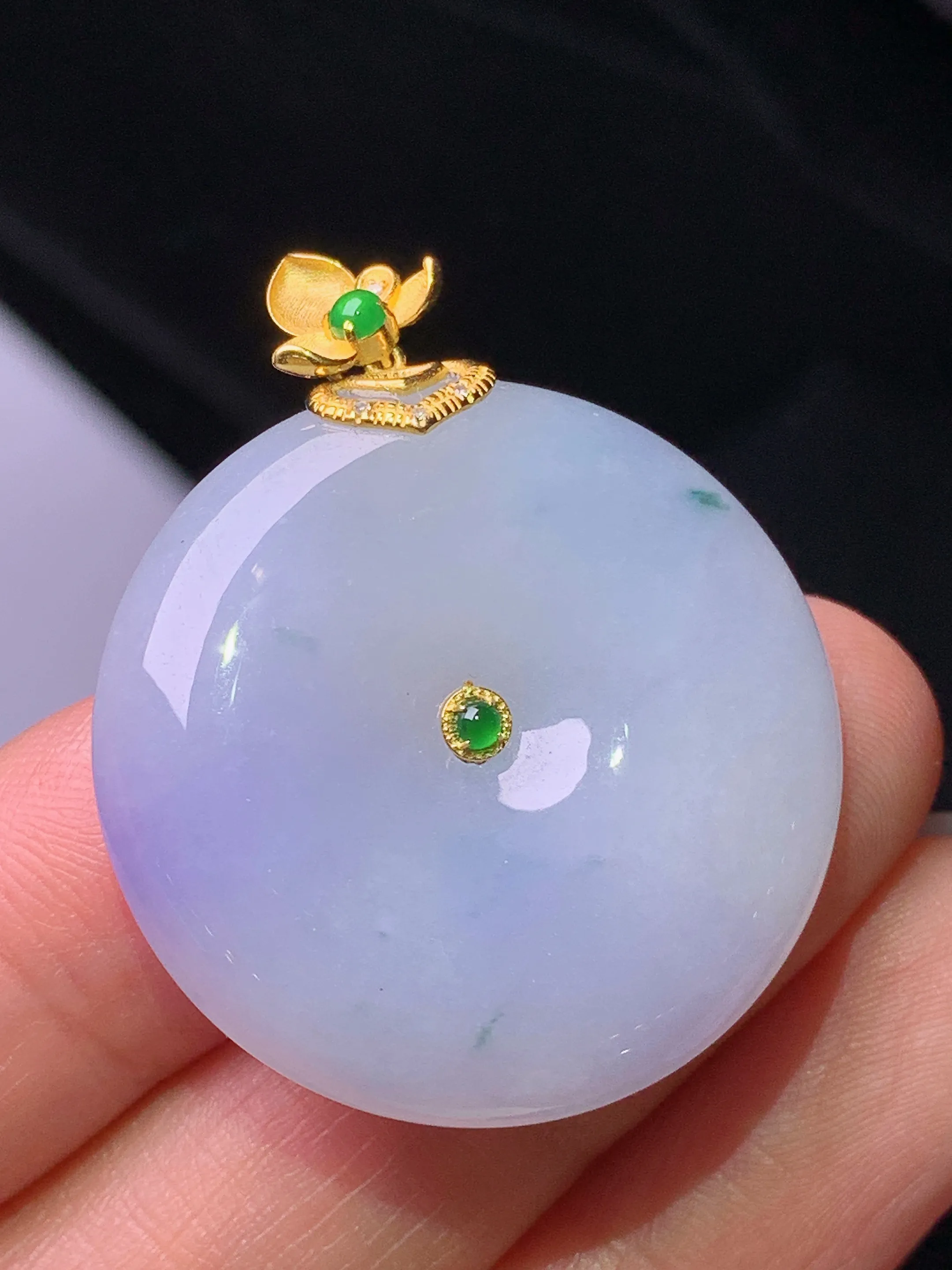 18k金镶嵌紫罗兰平安扣吊坠 玉质细腻 色泽艳丽清新 整体尺寸36.2*29*6.6