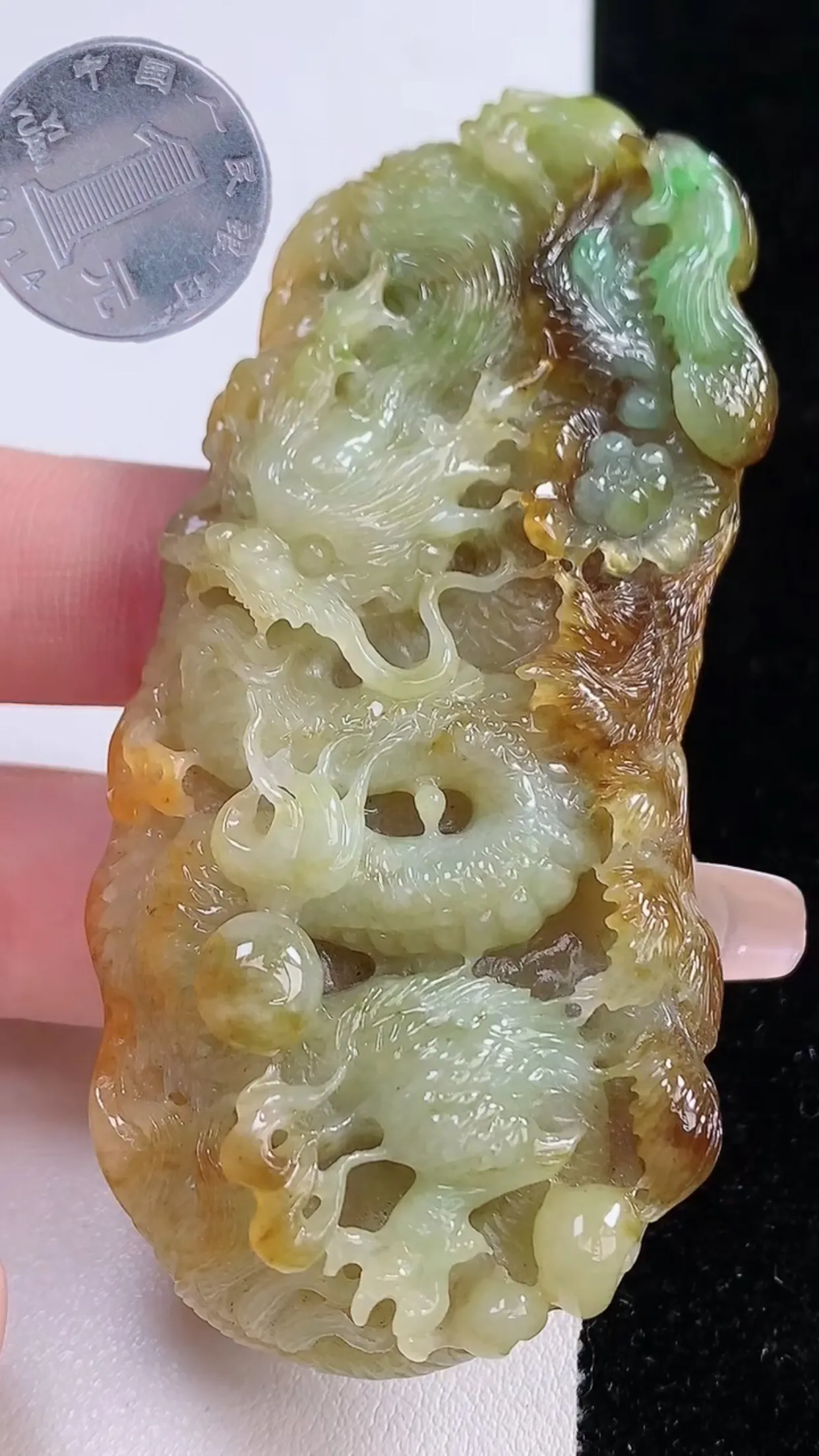 缅甸天然翡翠a货 老坑料起胶冰润 双彩黄加绿霸气龙牌吊坠，尺寸78-38-12mm  y 53.98