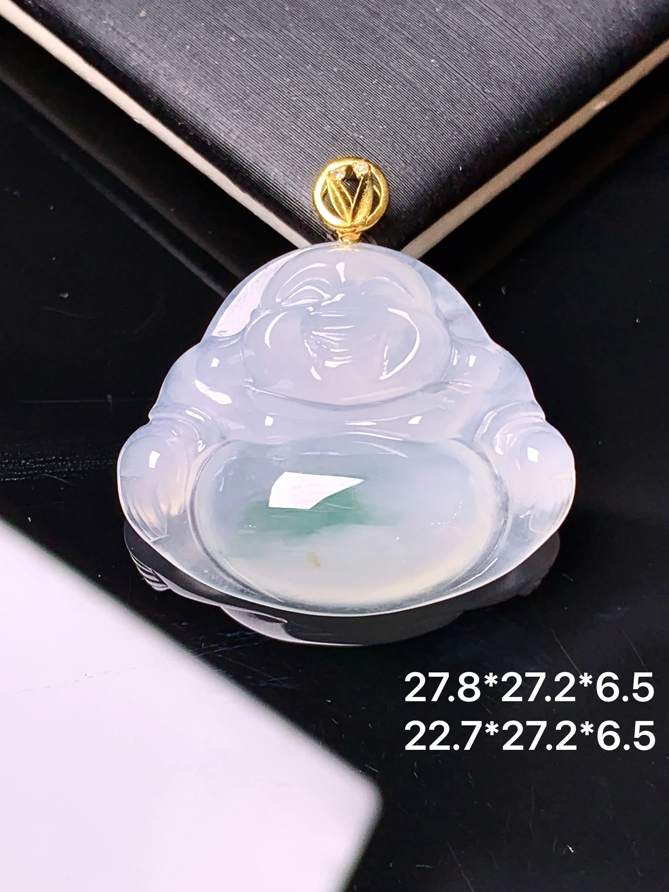 18k金镶嵌冰种飘绿佛公吊坠 玉质细腻 色泽艳丽清新 整体尺寸27.8*27.2*6.5