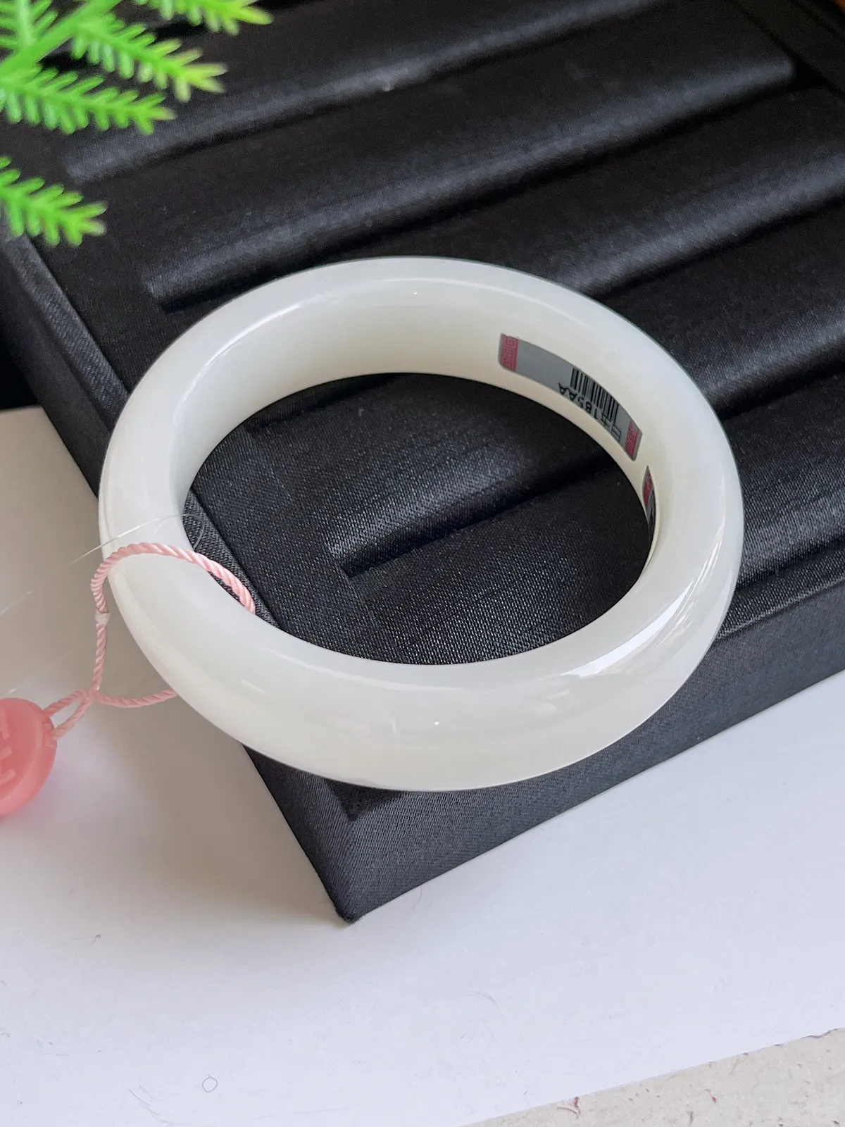 和田玉珍品白玉手镯