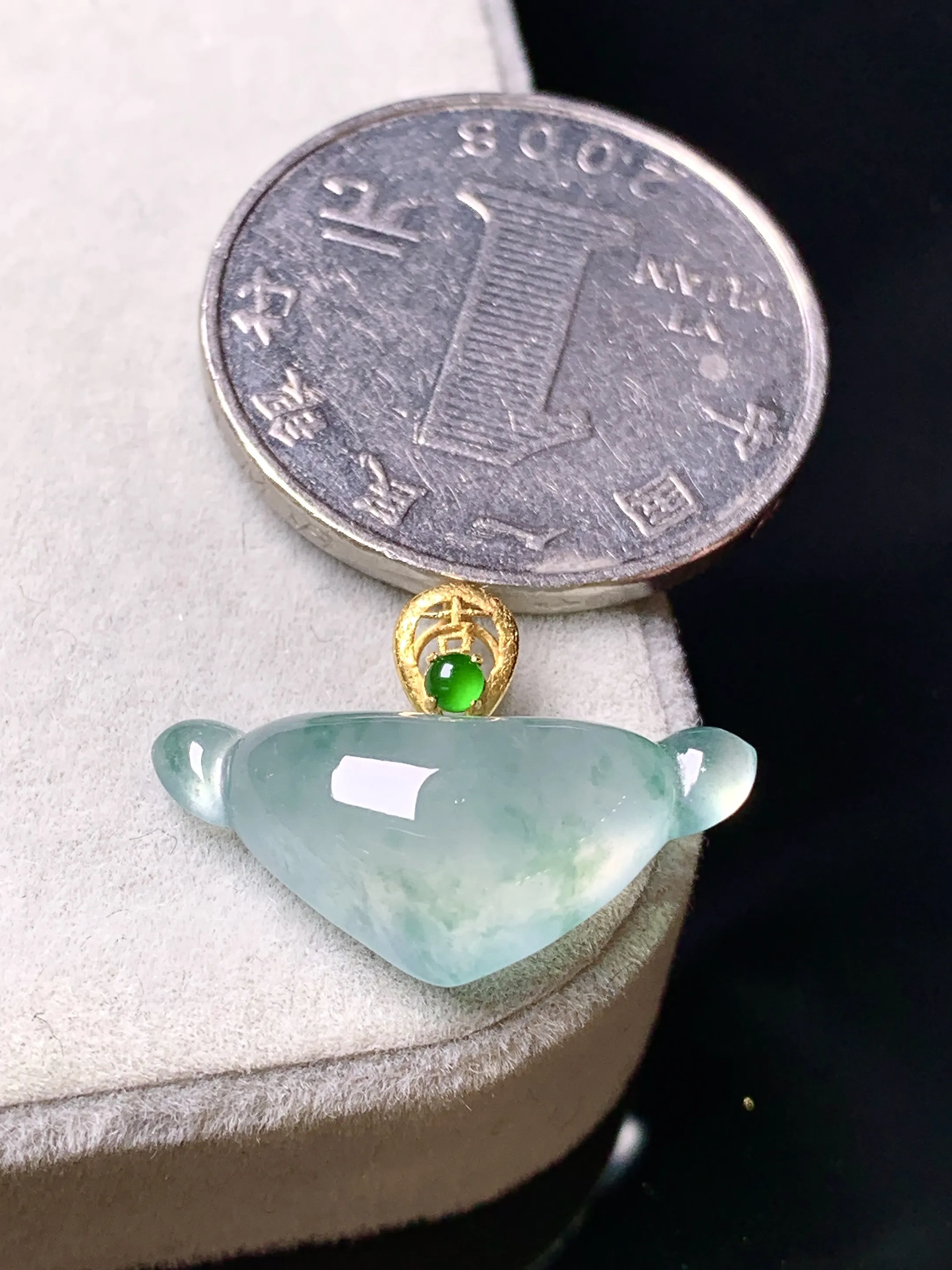 18k金镶嵌冰种心形吊坠 玉质细腻 色泽艳丽清新 整体尺寸16.3*21.5*6.3