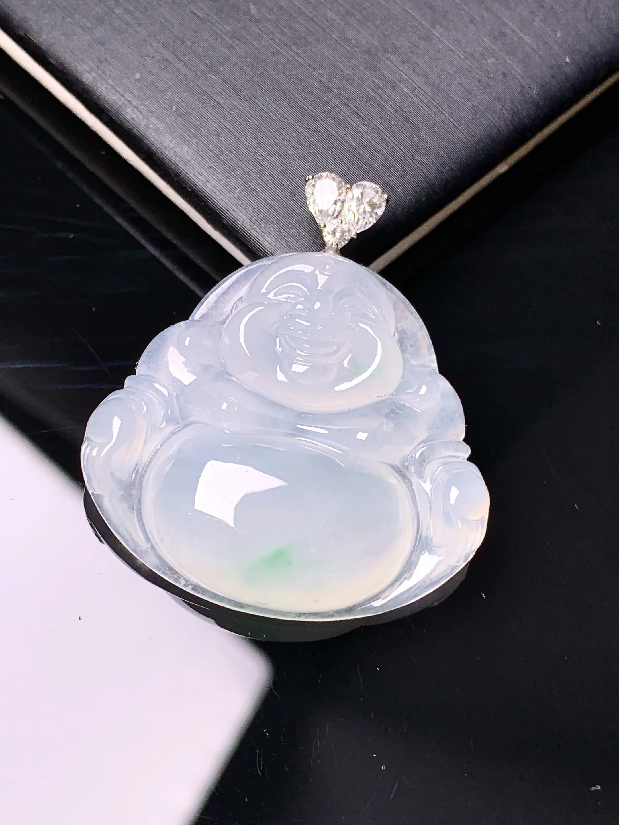 18k金莫桑钻钻镶嵌冰种佛公吊坠 玉质细腻 色泽艳丽清新 整体尺寸32.8*29.5*6.2