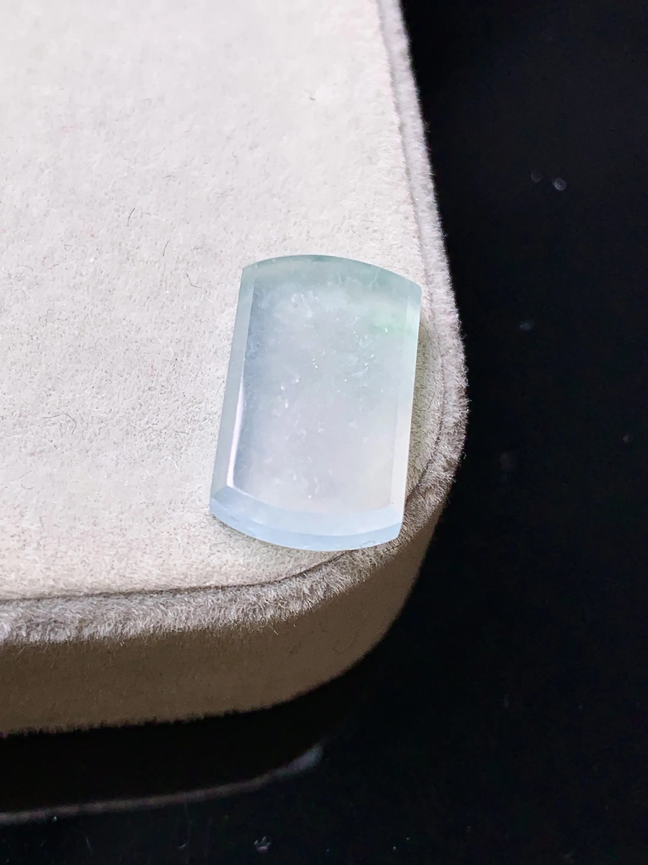 镶嵌款 冰种界面 玉质细腻 色泽艳丽清新 整体尺寸15.6*9*2.8