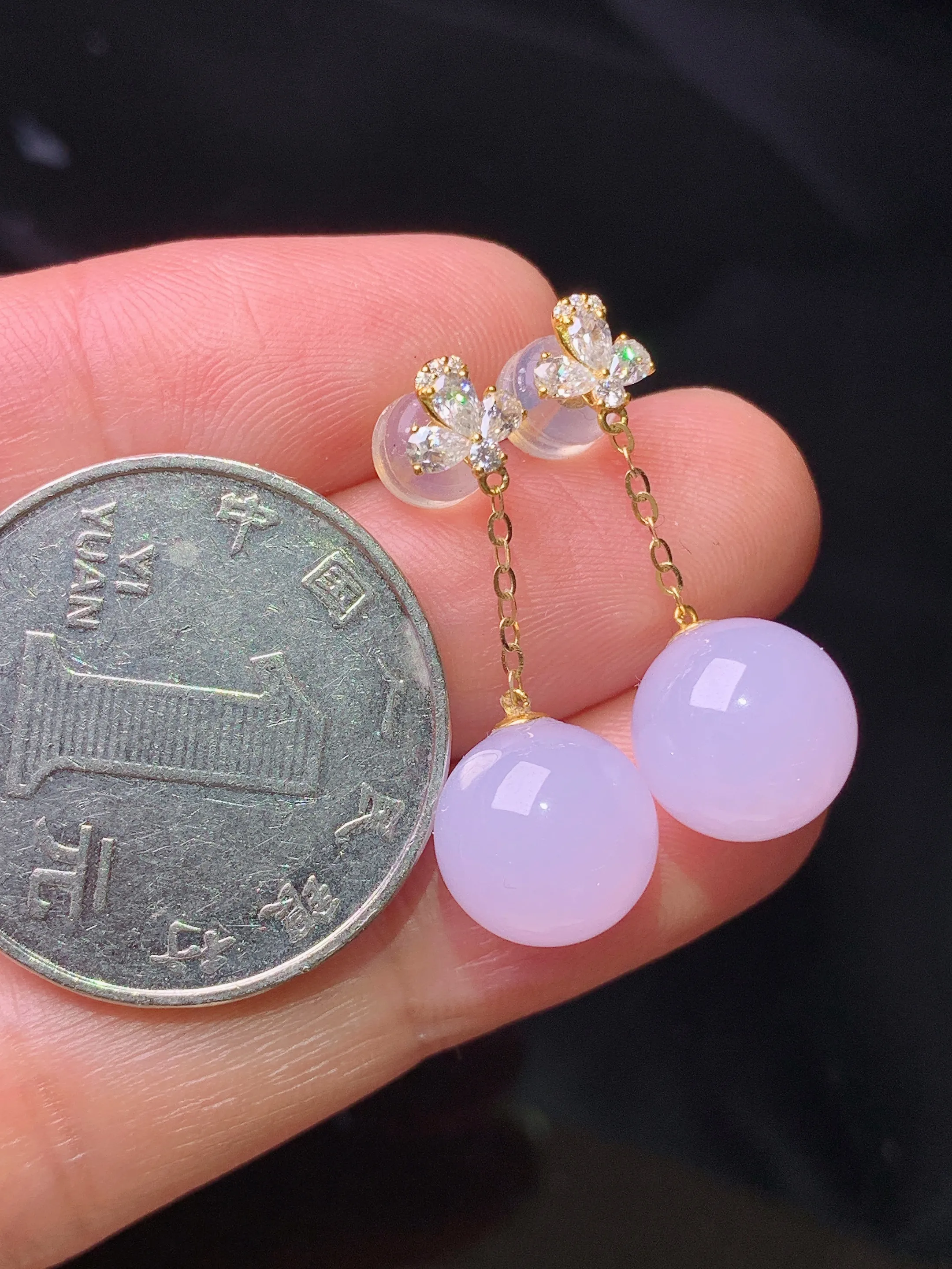 18k金莫桑钻镶嵌吊坠 玉质细腻 色泽艳丽清新 整体尺寸25.8*10