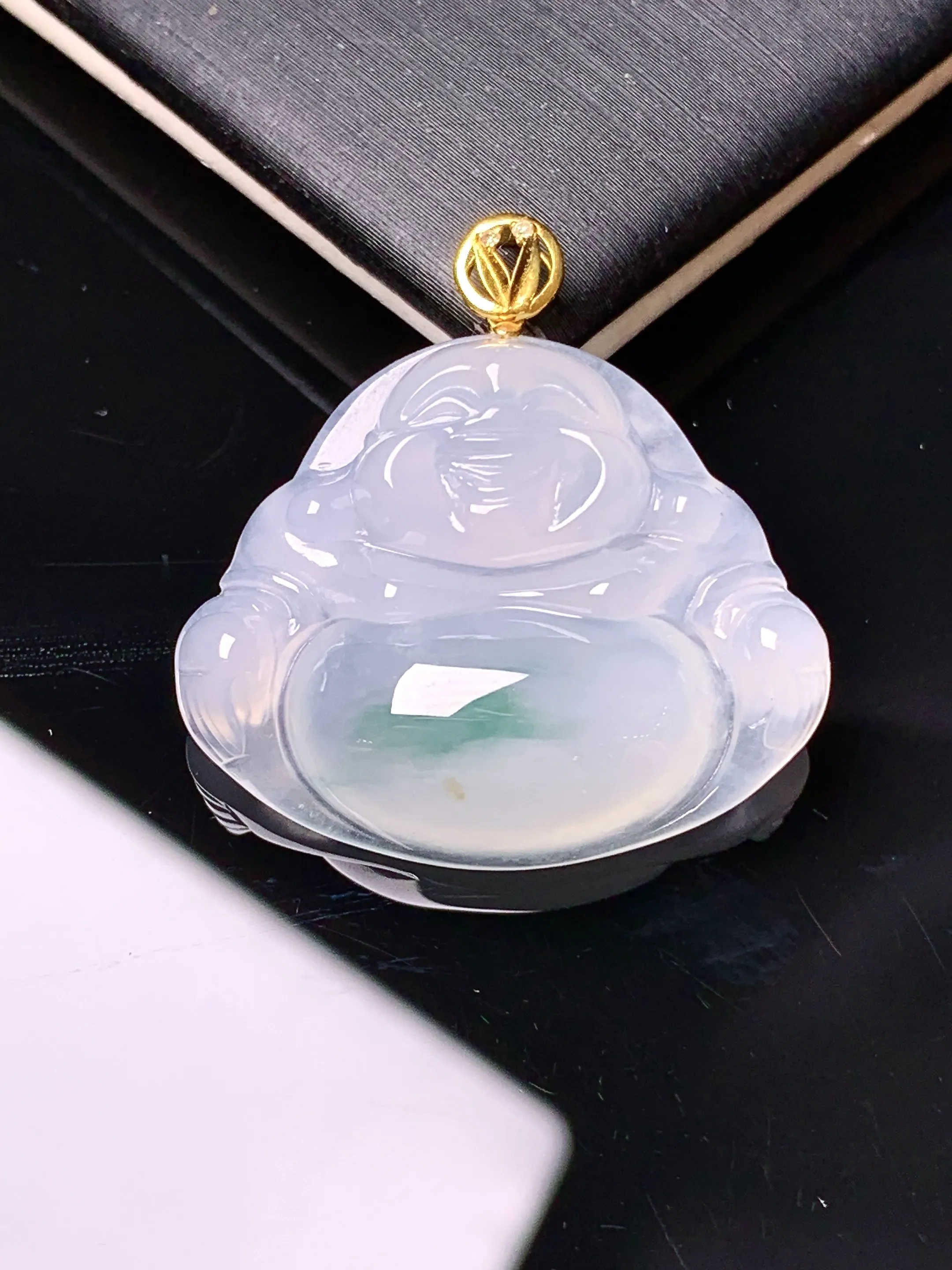 18k金镶嵌冰种飘绿佛公吊坠 玉质细腻 色泽艳丽清新 整体尺寸27.8*27.2*6.5