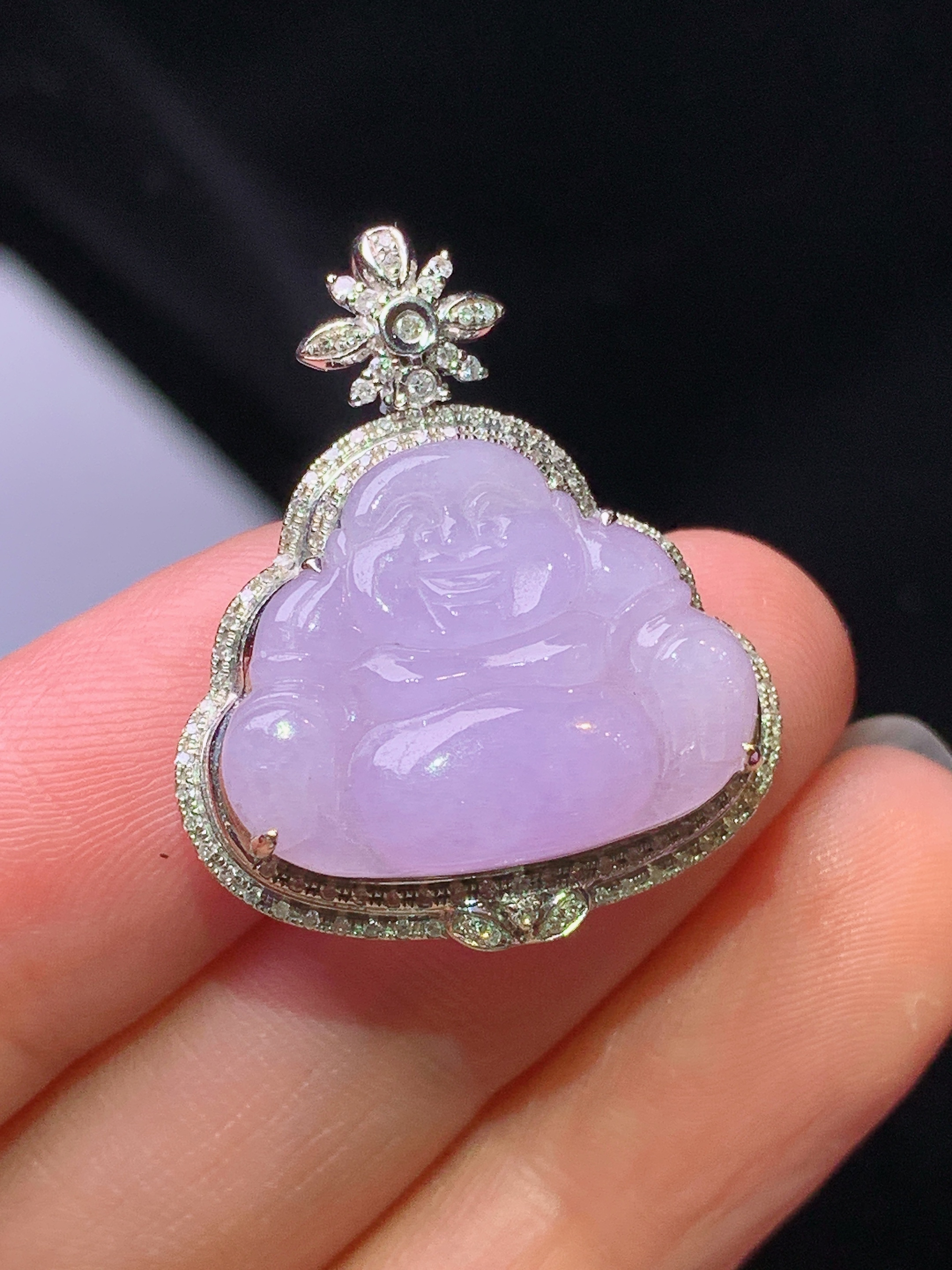 18k金钻镶嵌紫罗兰佛公吊坠 玉质细腻 色泽艳丽清新 整体尺寸28*23.2*7.7