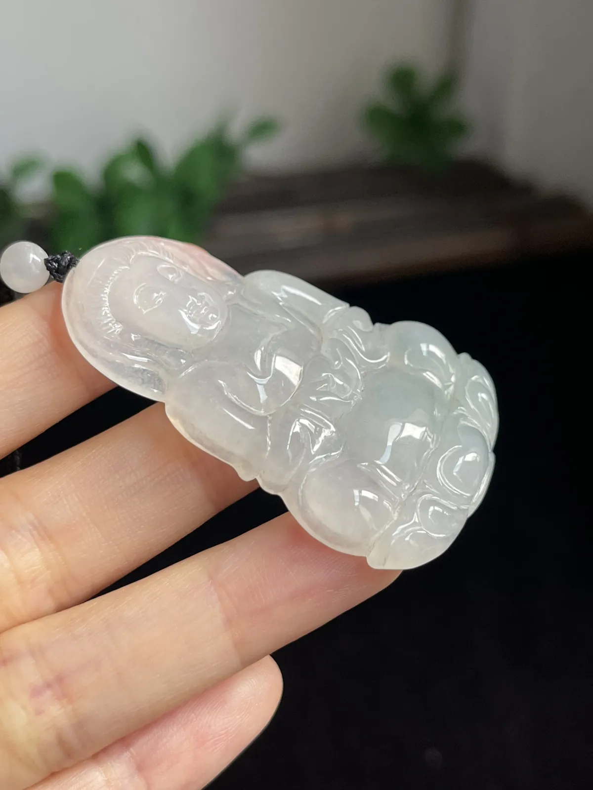 翡翠冰糯种白色吊坠，配珠未测