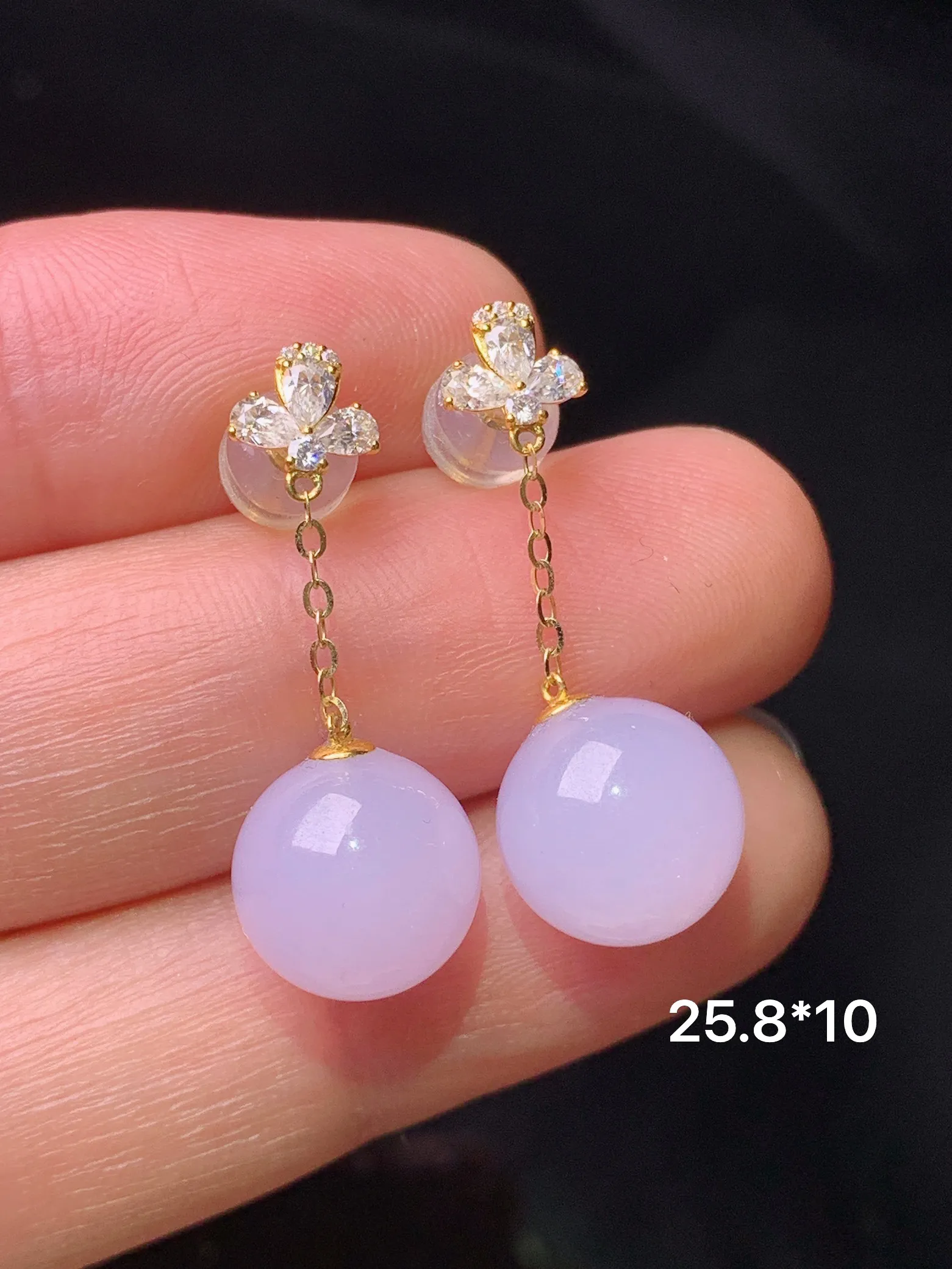 18k金莫桑钻镶嵌吊坠 玉质细腻 色泽艳丽清新 整体尺寸25.8*10