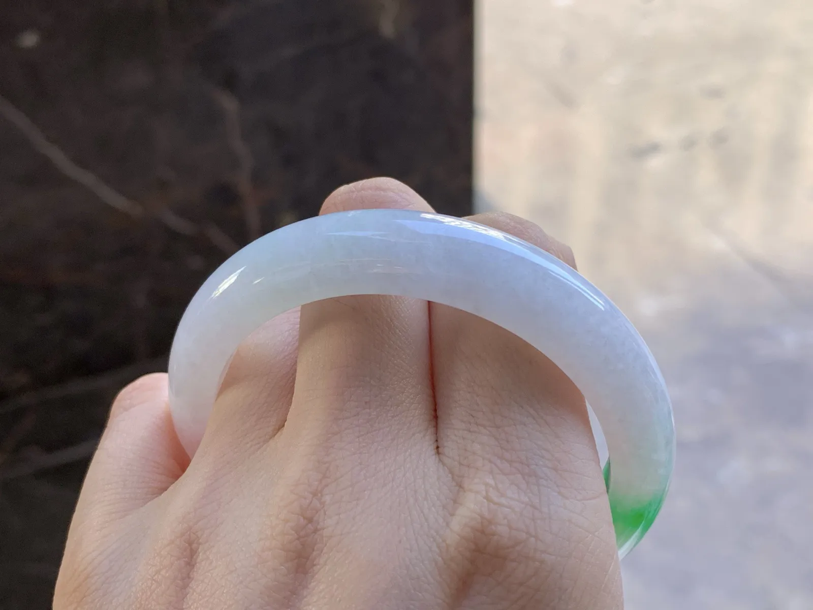 阳绿手镯
水润清爽 56/11.4/8.8mm