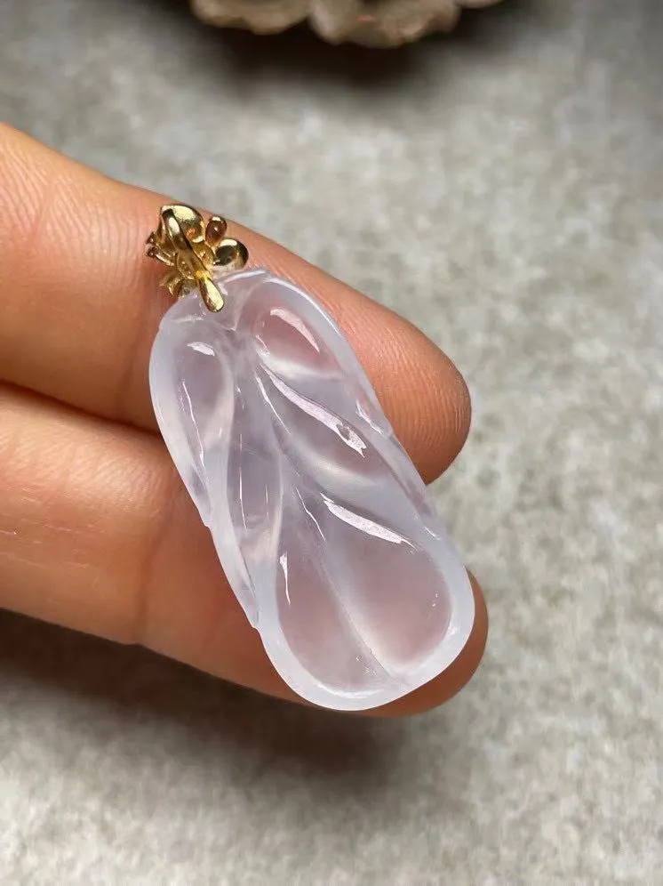 冰种叶子吊坠、真金真钻镶嵌，种水好，玉质细腻 .裸石尺寸 29.0*13.8