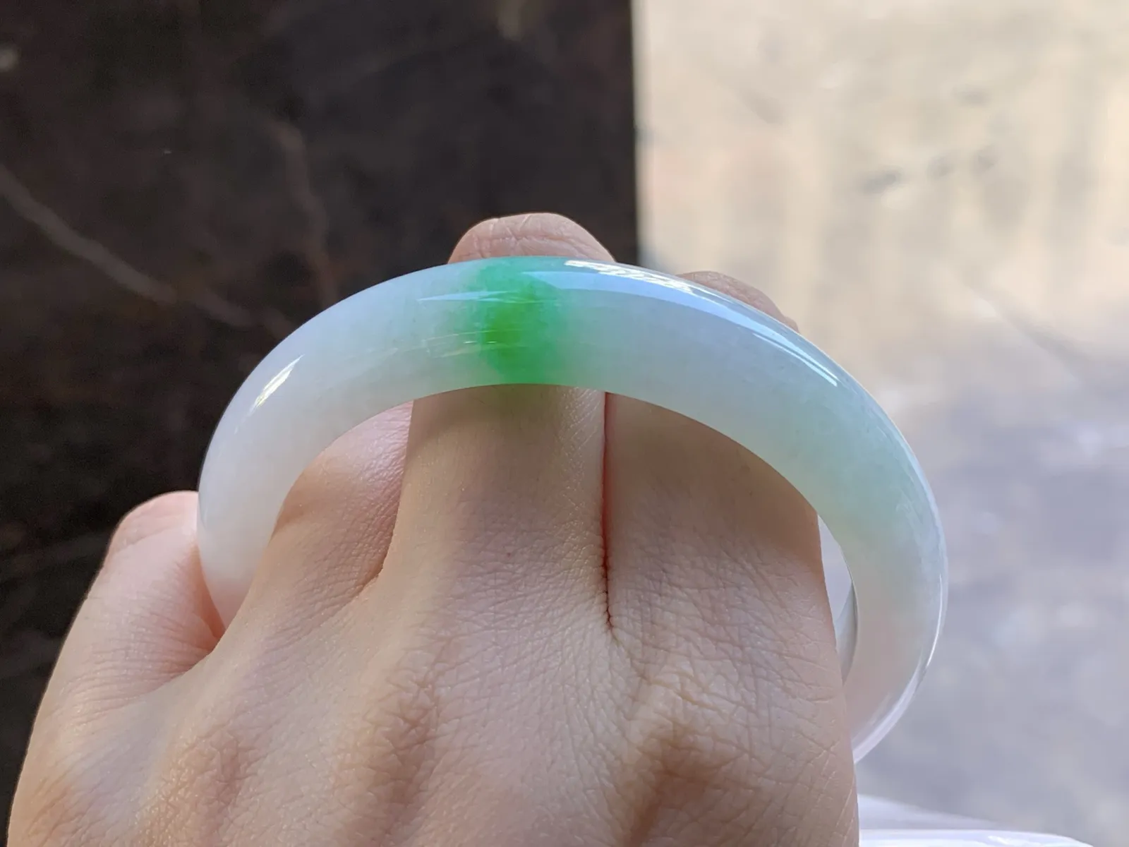 阳绿手镯
水润清爽 56/11.4/8.8mm