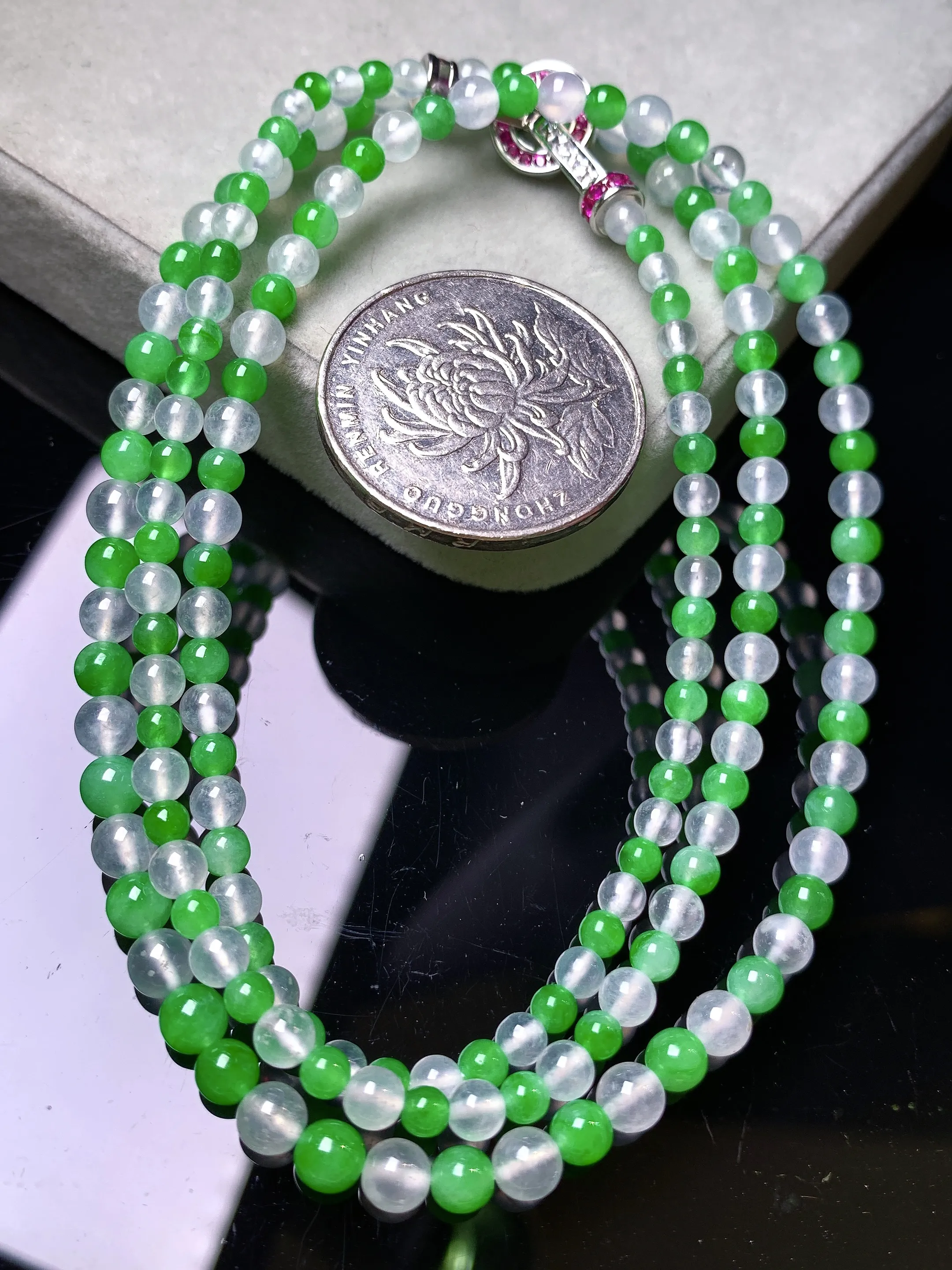 冰绿圆珠组合项链 玉质细腻 色泽艳丽清新 取一尺寸4.6