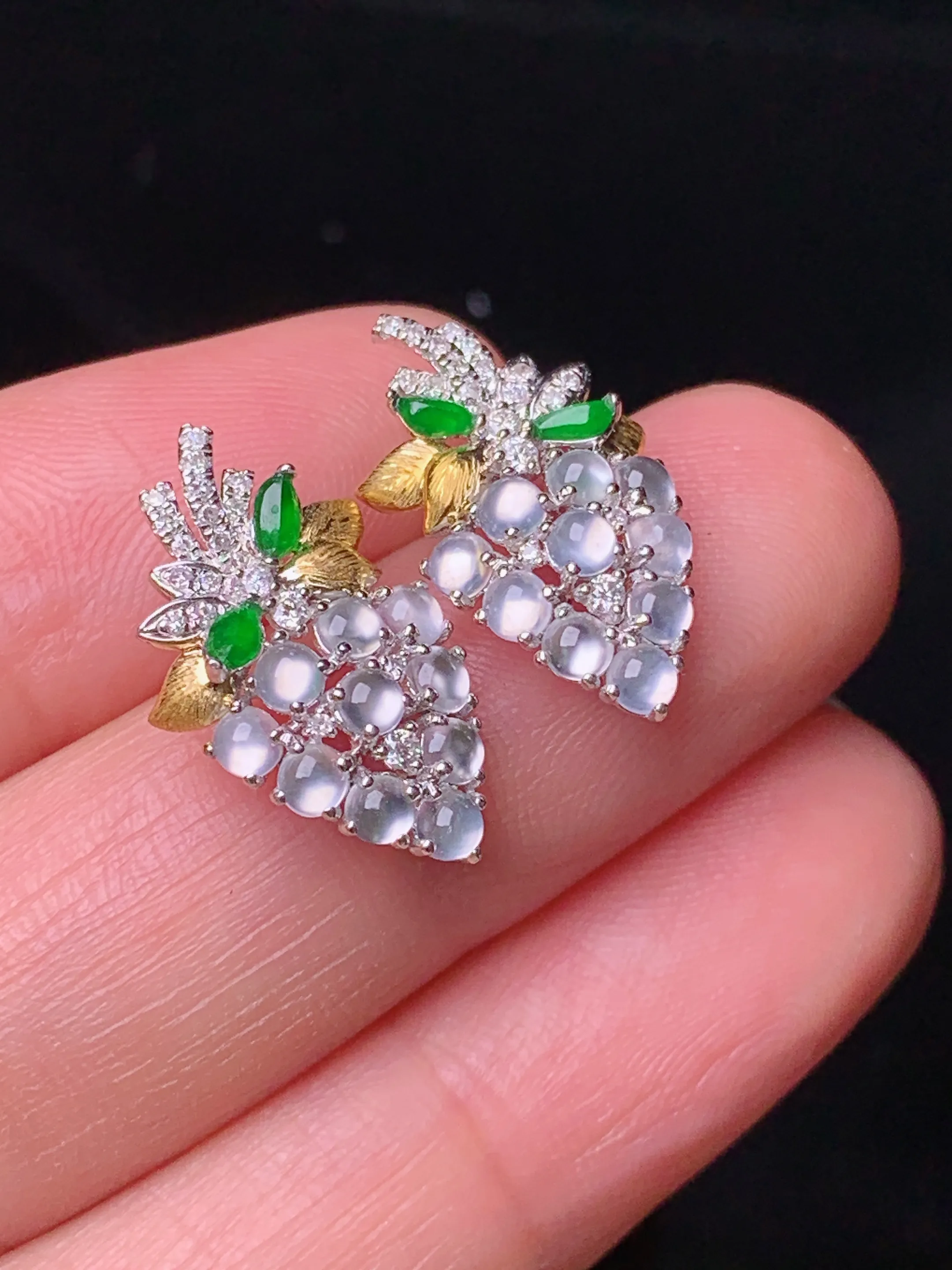 18k金钻镶嵌冰种蛋面组合耳钉 玉质细腻 色泽艳丽清新 整体尺寸17.5*10.8*3