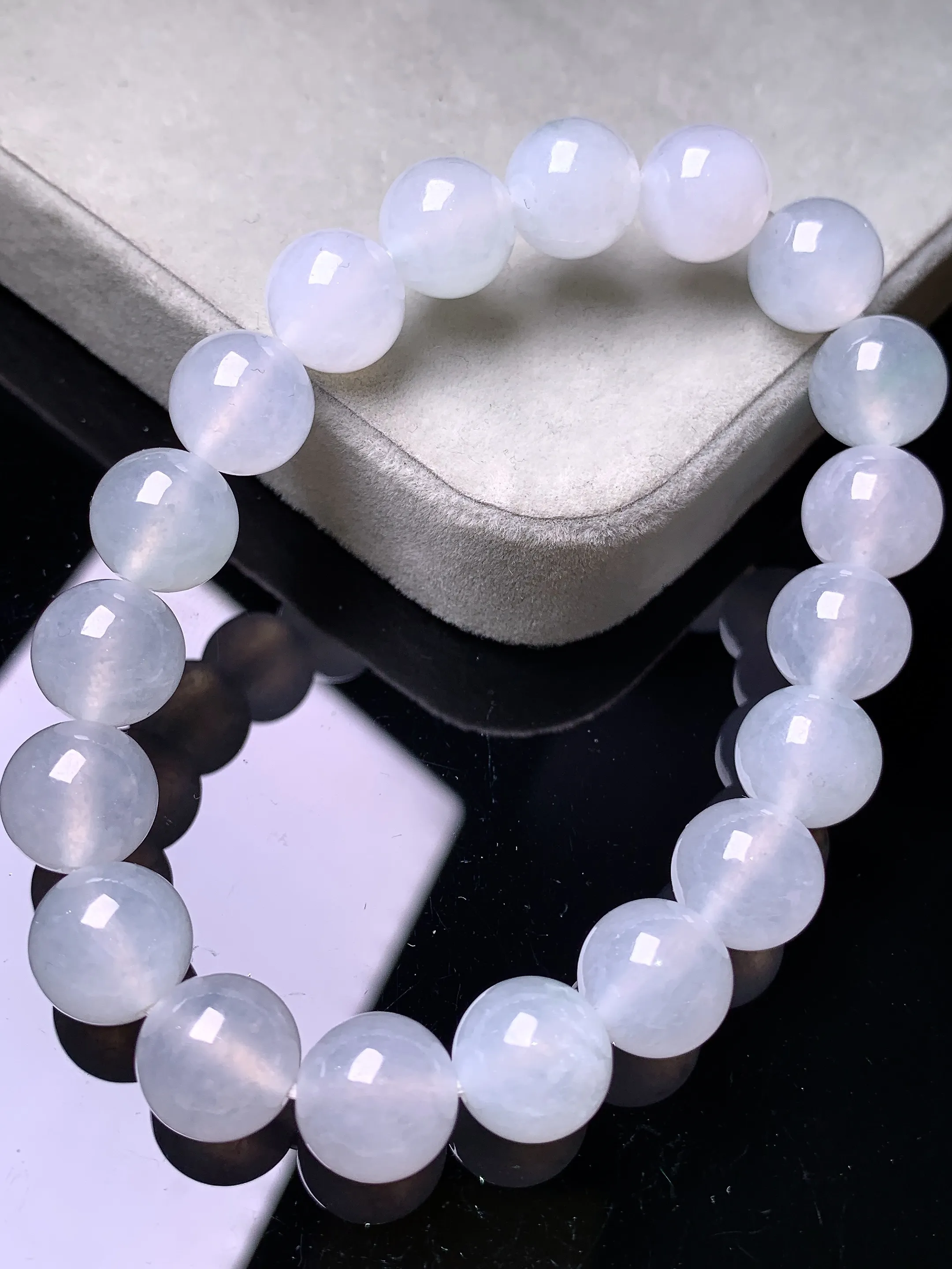 冰种圆珠手链 玉质细腻 色泽艳丽清新 整体尺寸10.3