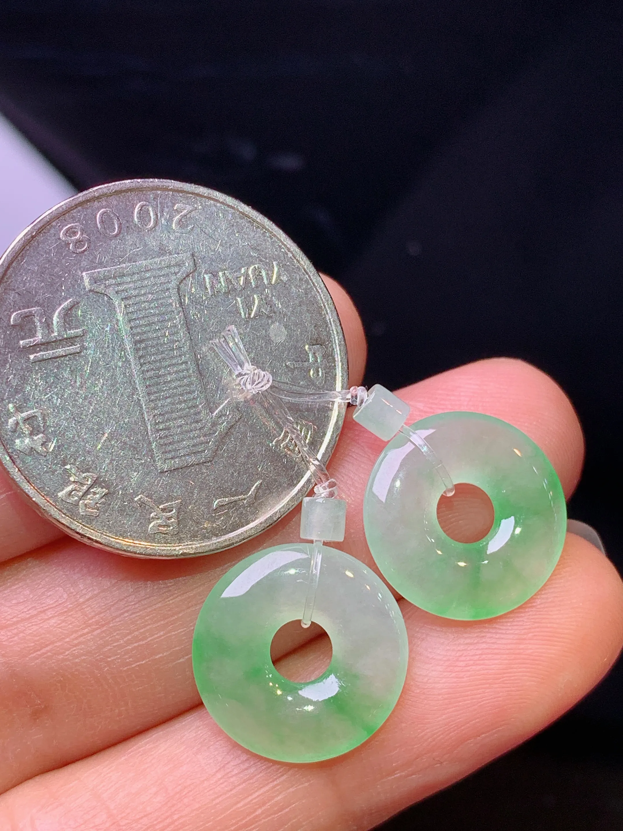 飘绿平安环一对 玉质细腻 色泽艳丽清新 整体尺寸14*2.6