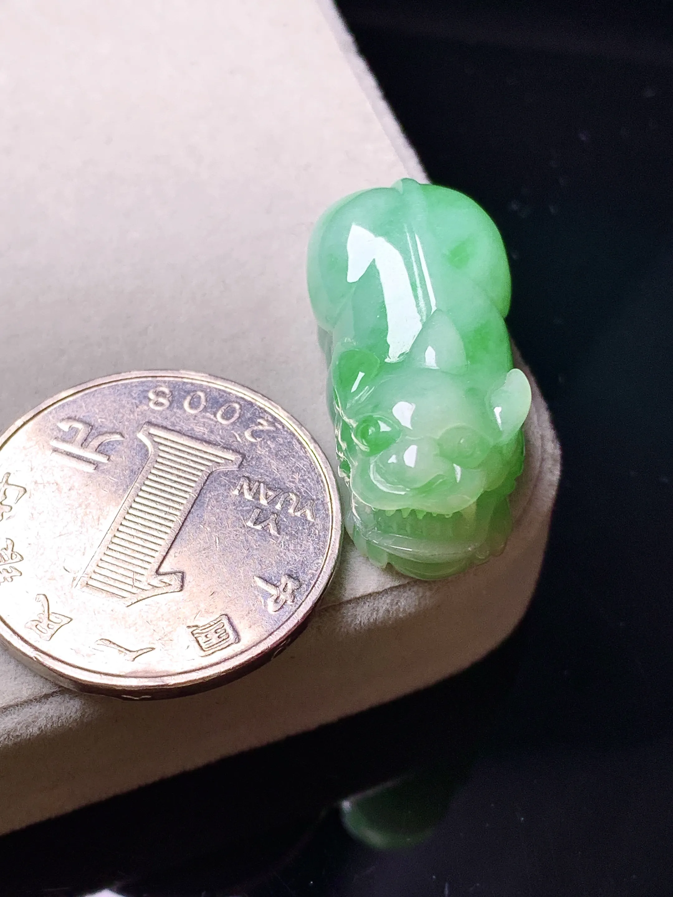 翠绿貔貅吊坠 玉质细腻 色泽艳丽清新 整体尺寸30.2*14*11.3