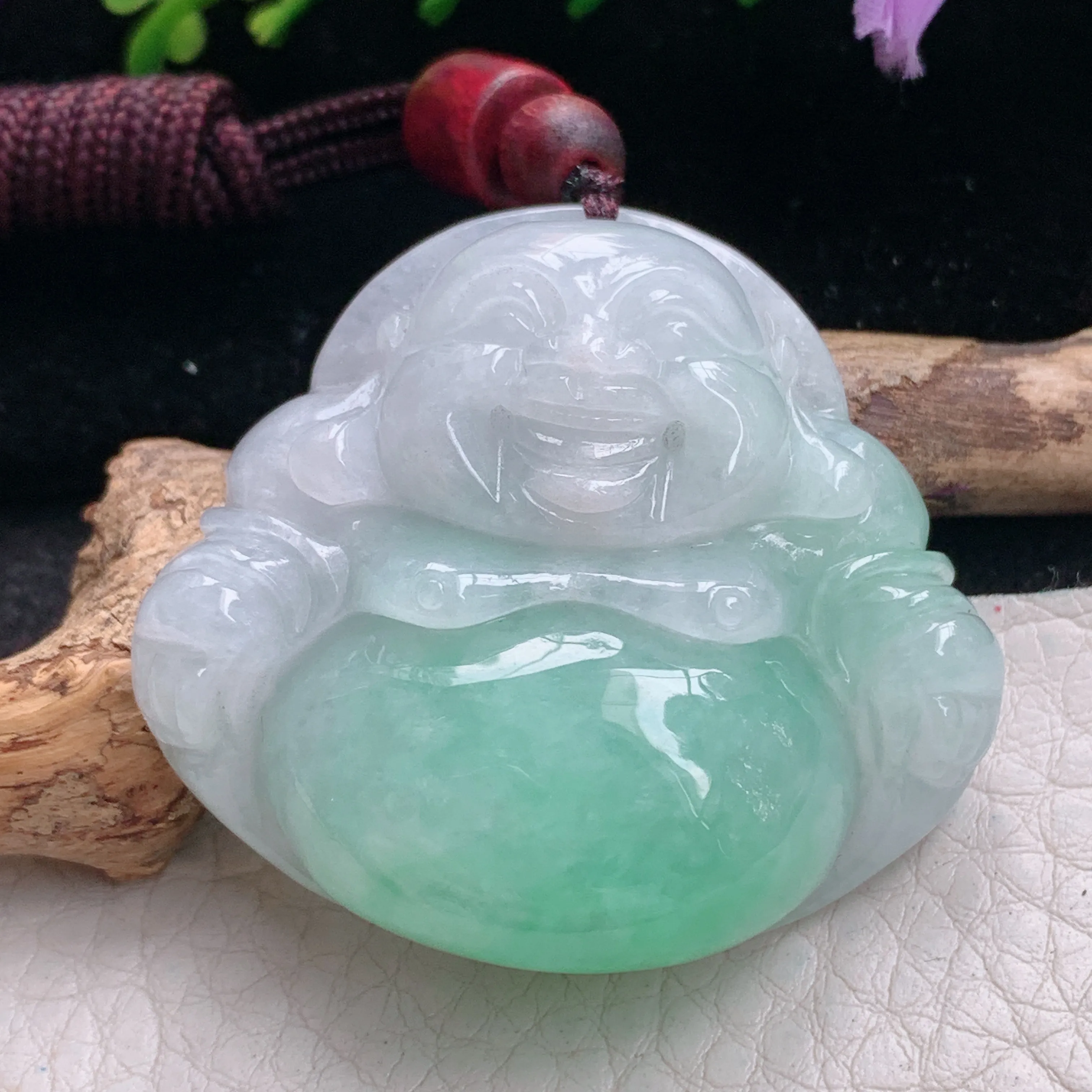 zen实拍39.5*43.2*12缅甸翡翠淡绿大佛公吊坠白底青弥勒佛像