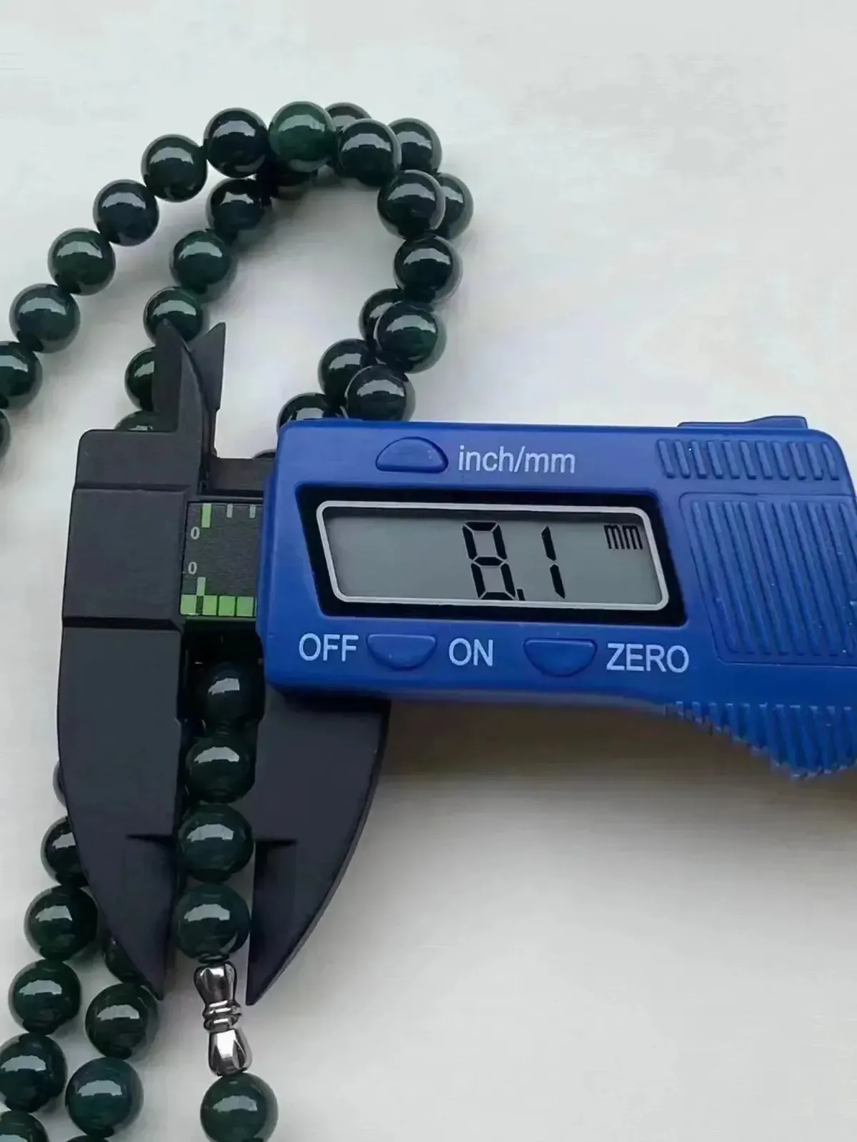 墨翠【88颗珠链】细腻干净、黑度好，性价比高，雕工精湛，打灯透绿.