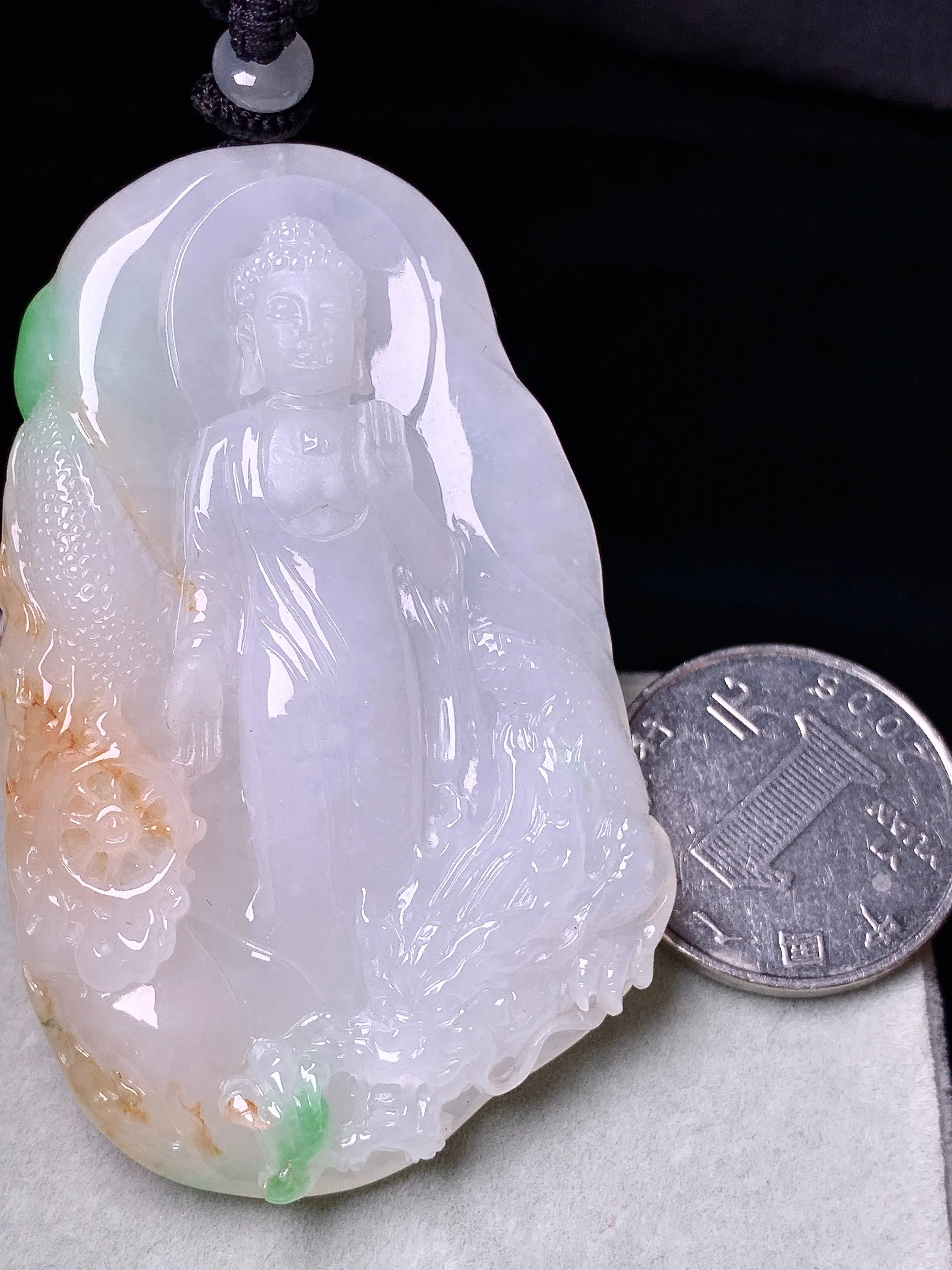 飘红绿翡大日如来佛祖吊坠 玉质细腻 色泽清新艳丽 整体尺寸65.6*40.5*10.5