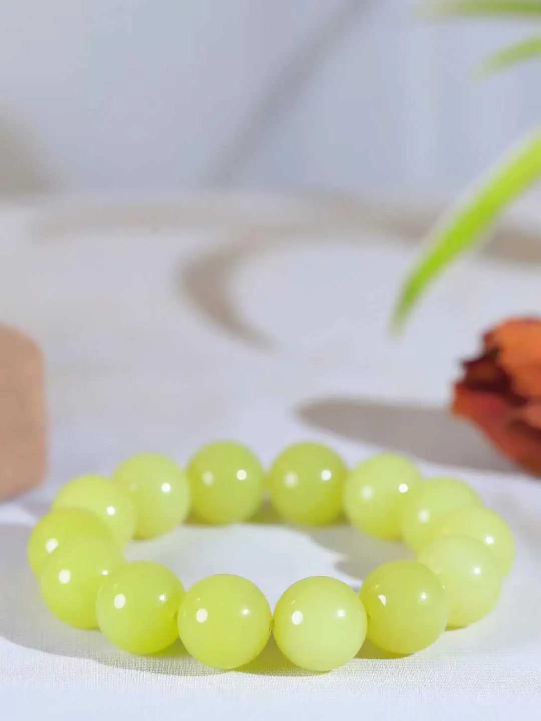 【珠圆玉润.手串】

精品️和田玉黄口珠圆玉润手串 玉质温润细腻  整串打磨圆润，佩戴舒适。珠珠落