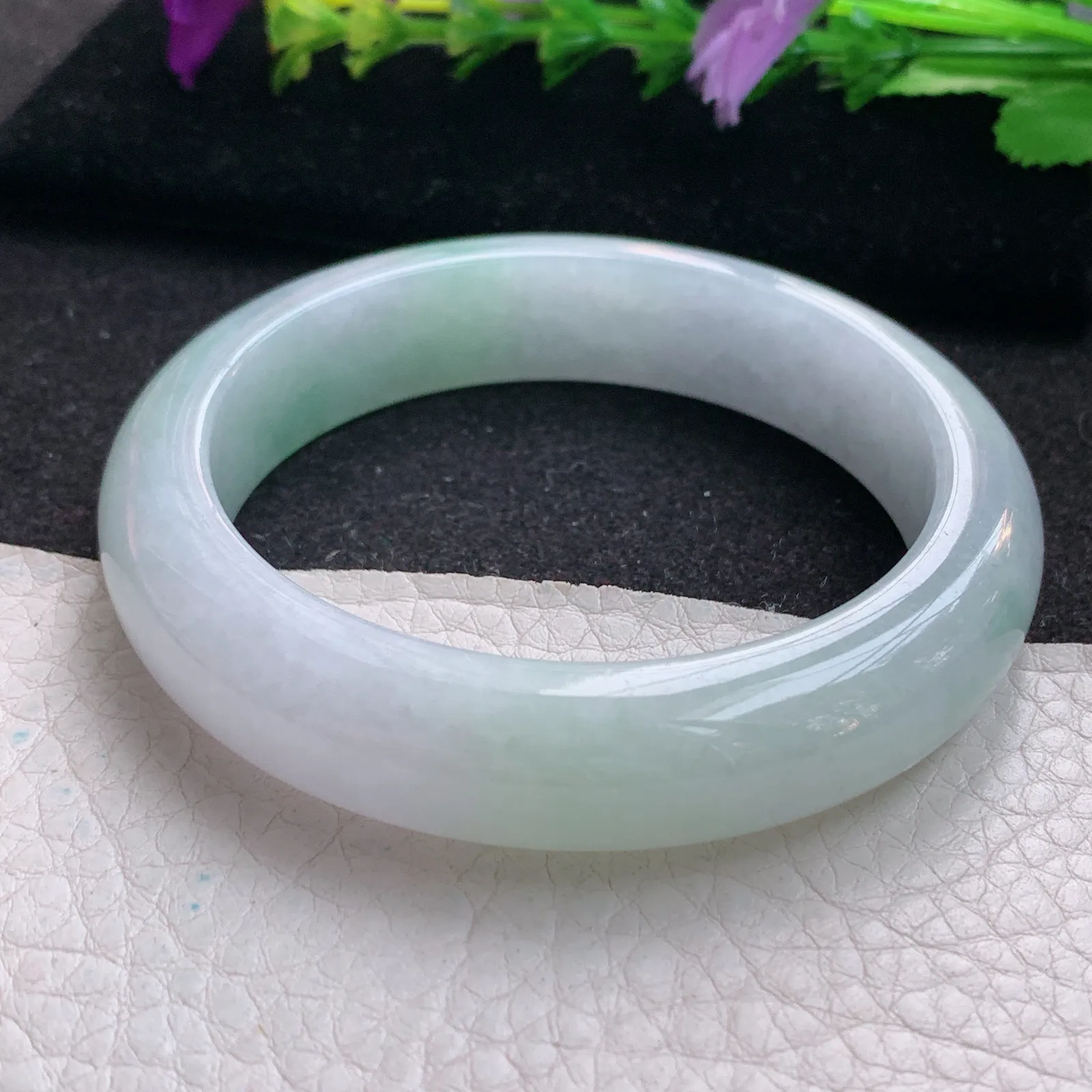 js实拍56*13.2*8.8平安镯 天然缅甸翡翠浅绿清爽宽边玉手镯 玉手环