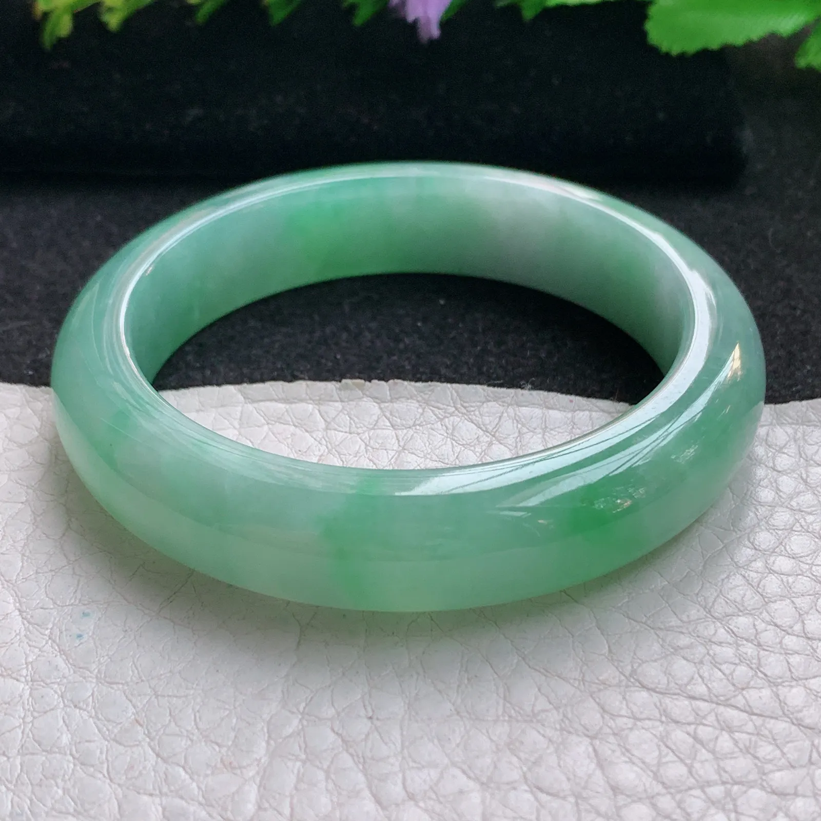 nr小圈口51*12.2*8平安镯 天然缅甸翡翠飘绿宽边玉手镯 玉手环