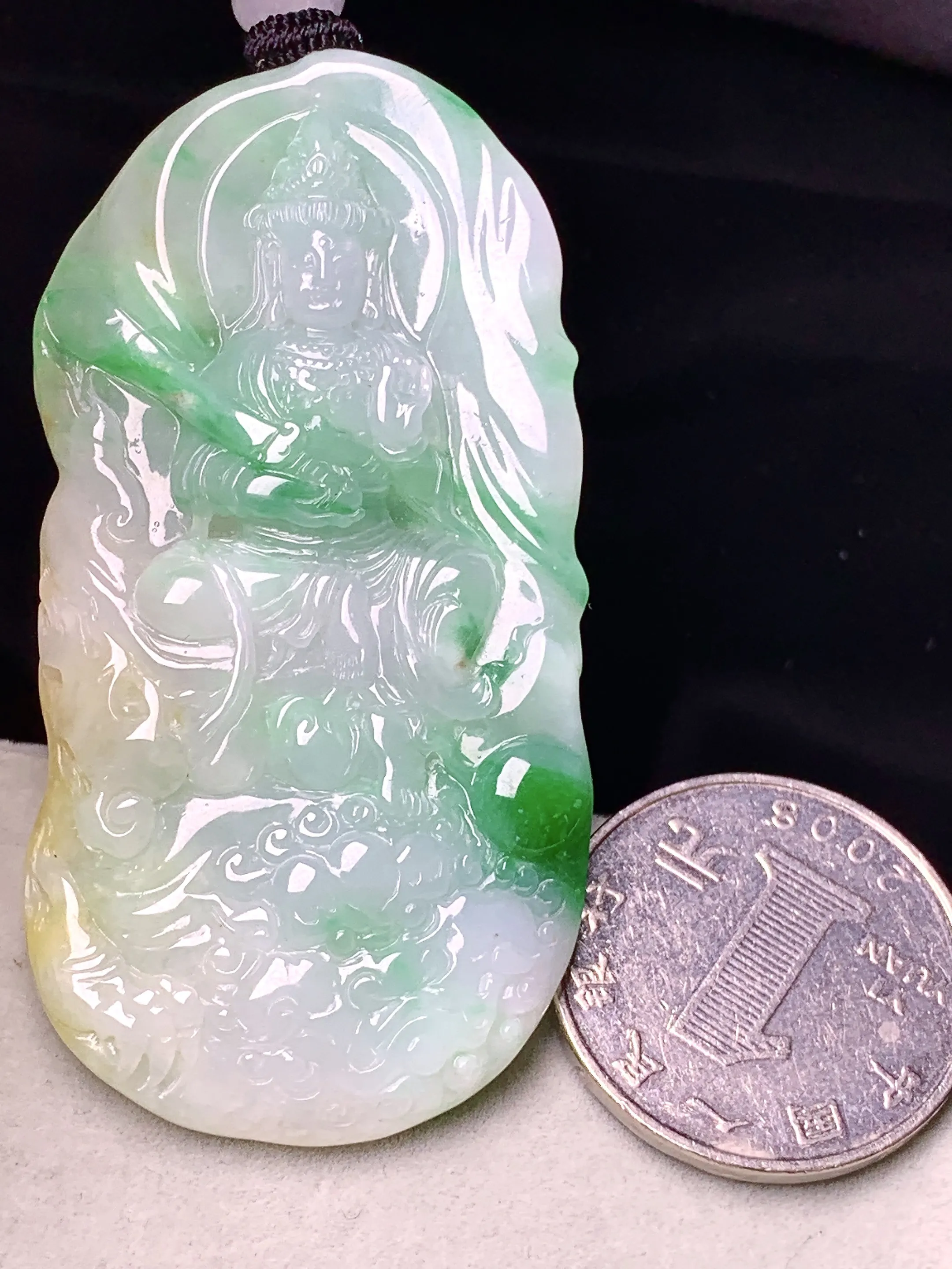 飘黄翡文殊观音菩萨吊坠 玉质细腻 色泽清新艳丽 整体尺寸62.3*31.6*8.2