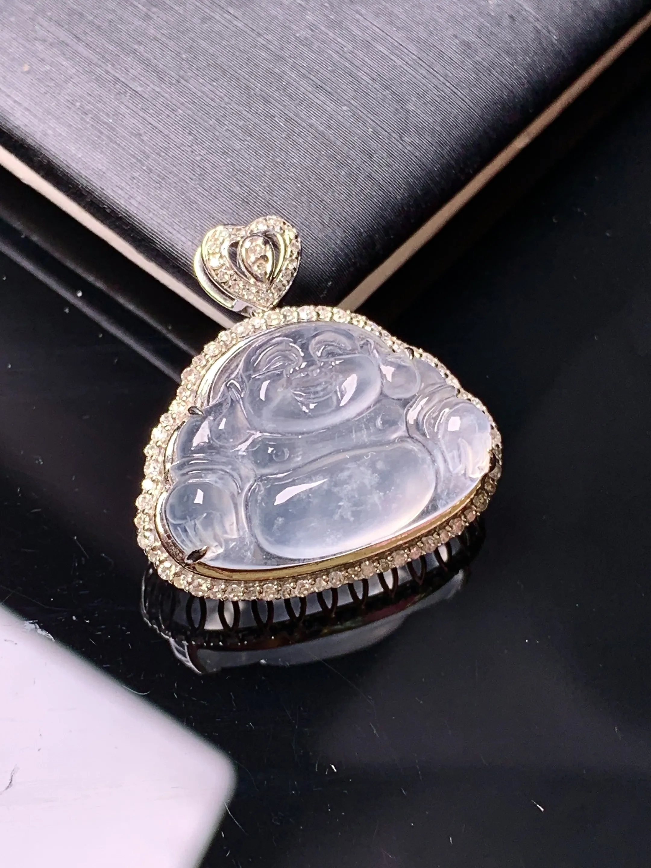 18k金钻镶嵌冰种佛公吊坠 玉质细腻 色泽清新艳丽 整体尺寸20.8*21.2*8.6